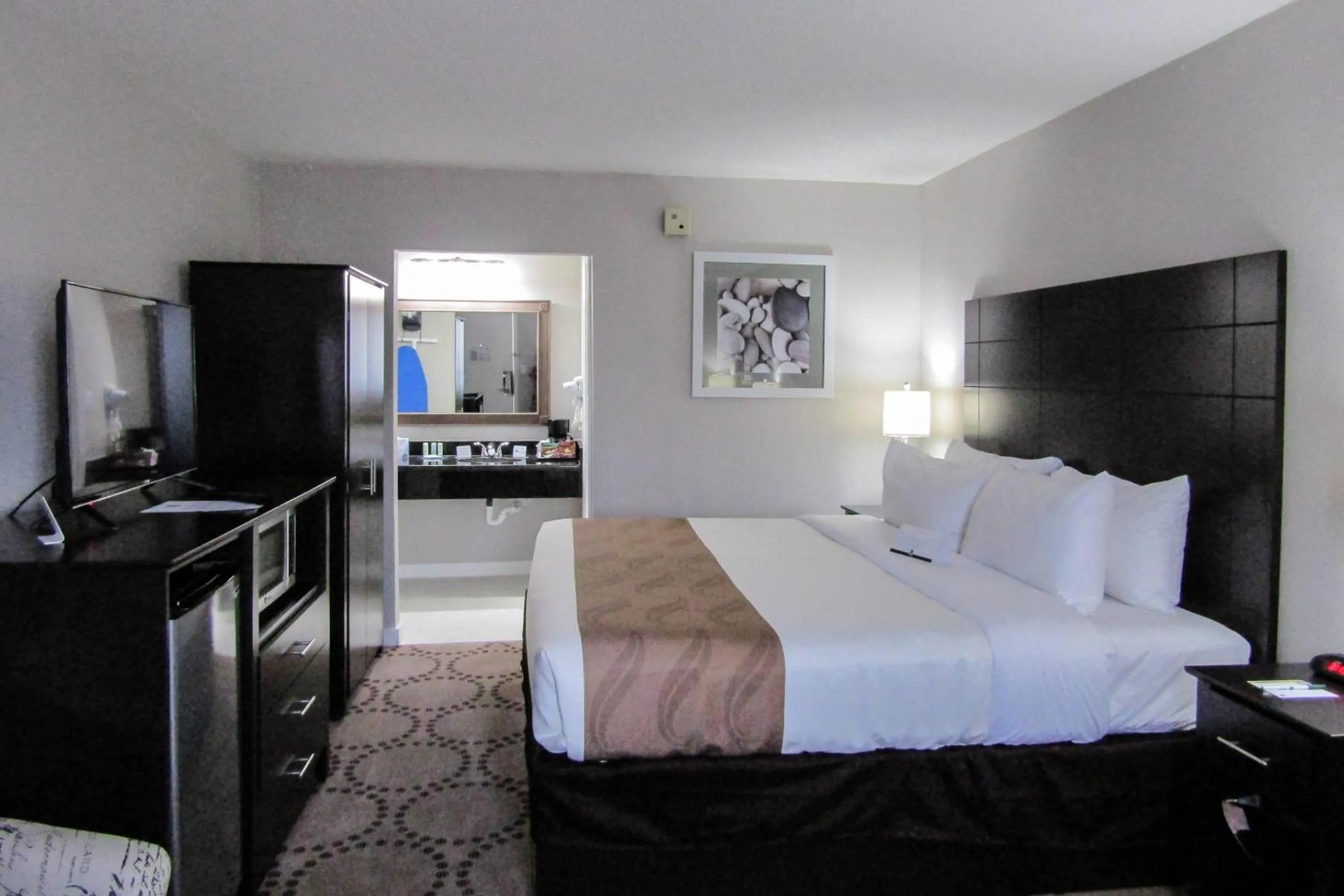 Bedroom, Bed in Quality Inn & Suites Kissimmee by The Lake