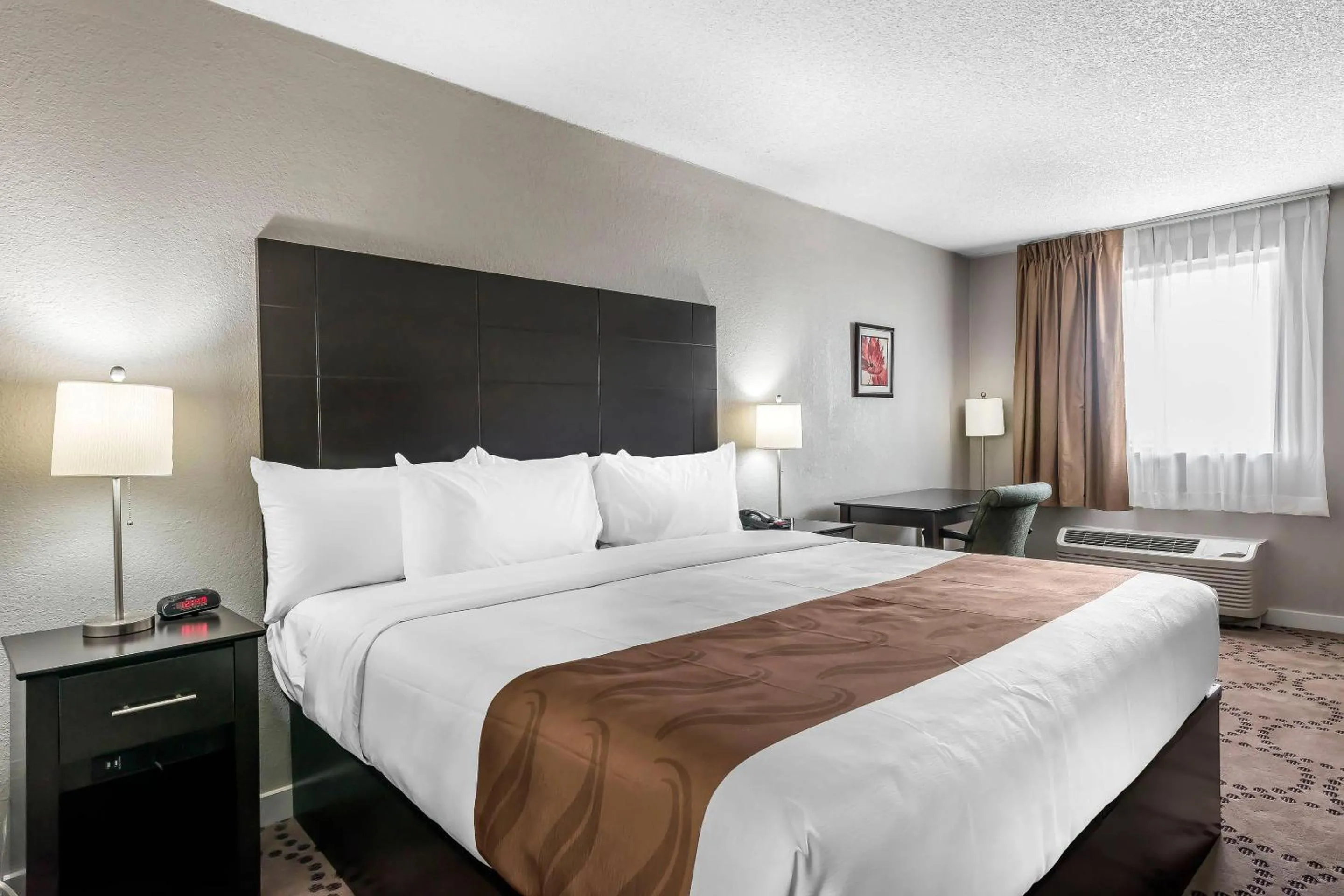 Bedroom, Bed in Quality Inn & Suites Kissimmee by The Lake
