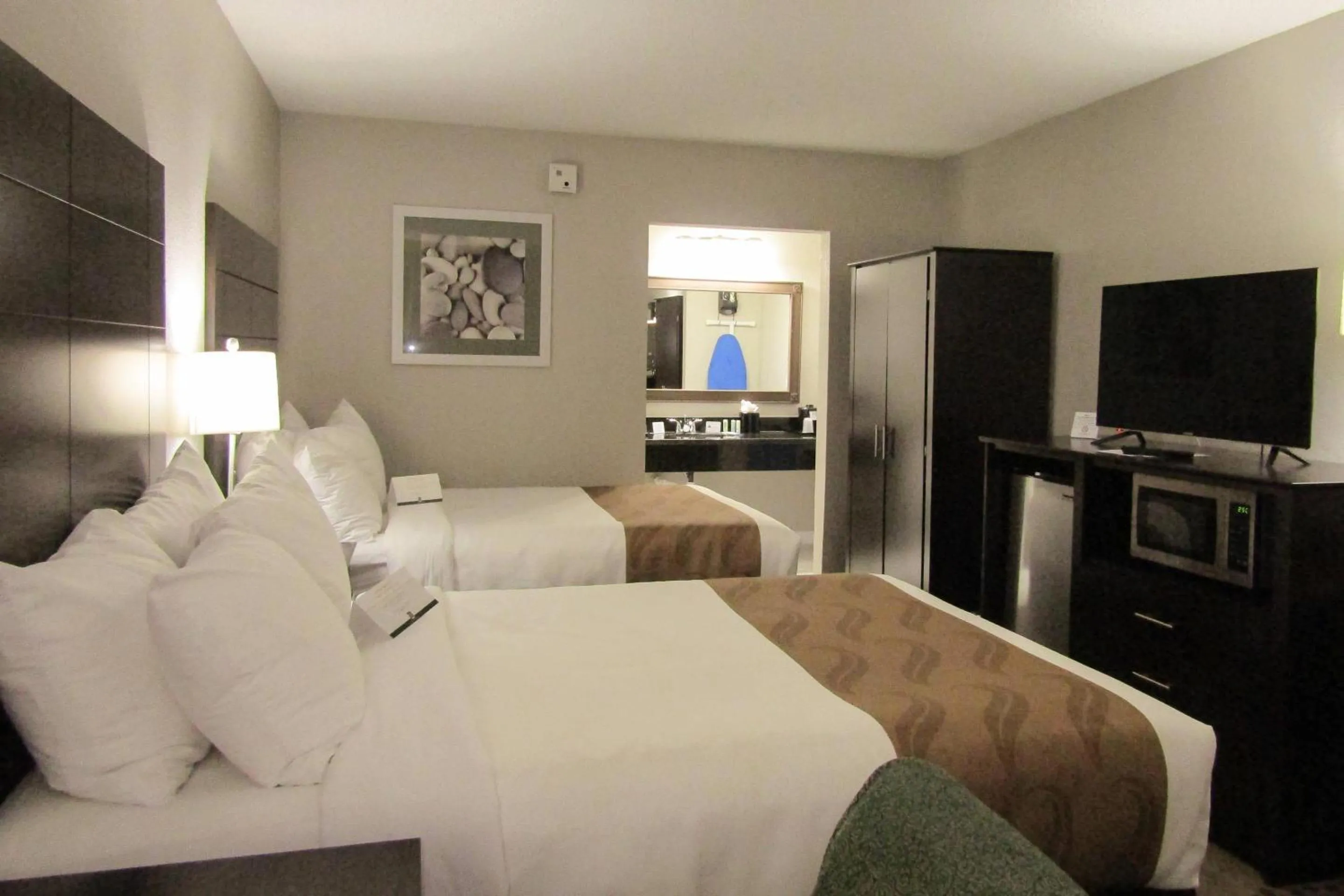 Bedroom, Bed in Quality Inn & Suites Kissimmee by The Lake