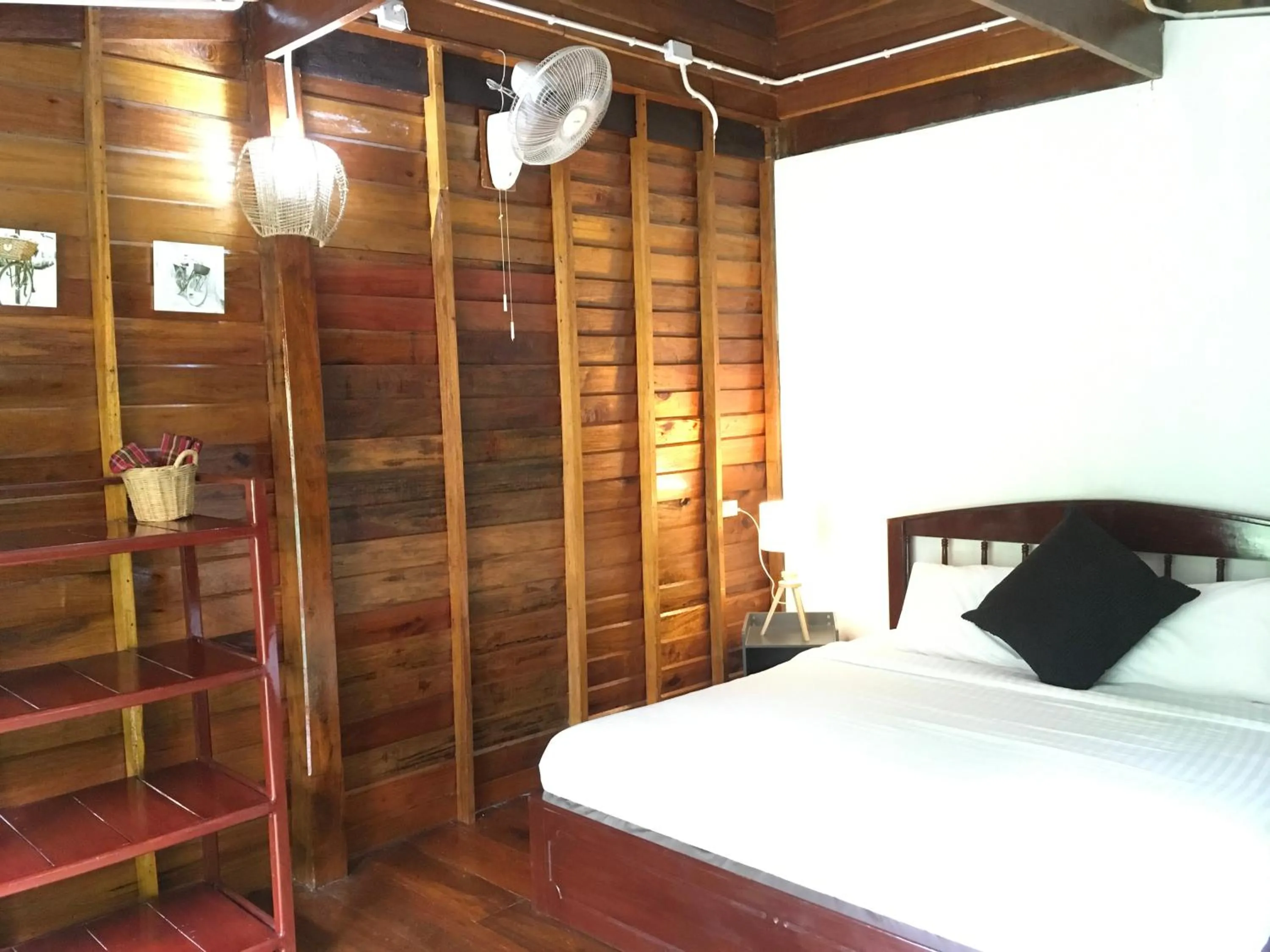 Bedroom, Bed in Oon Lee Bungalows