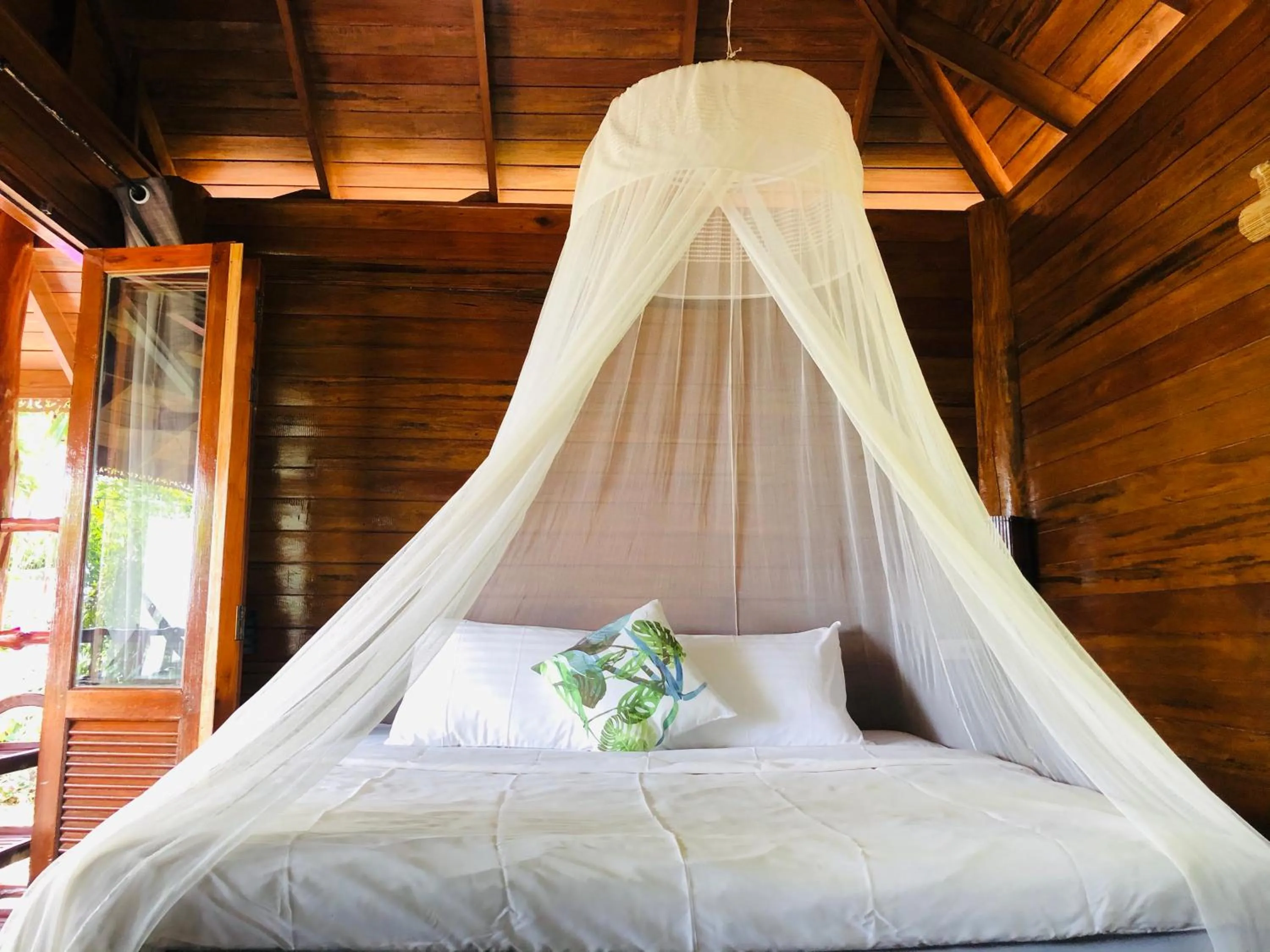 Bedroom, Bed in Oon Lee Bungalows