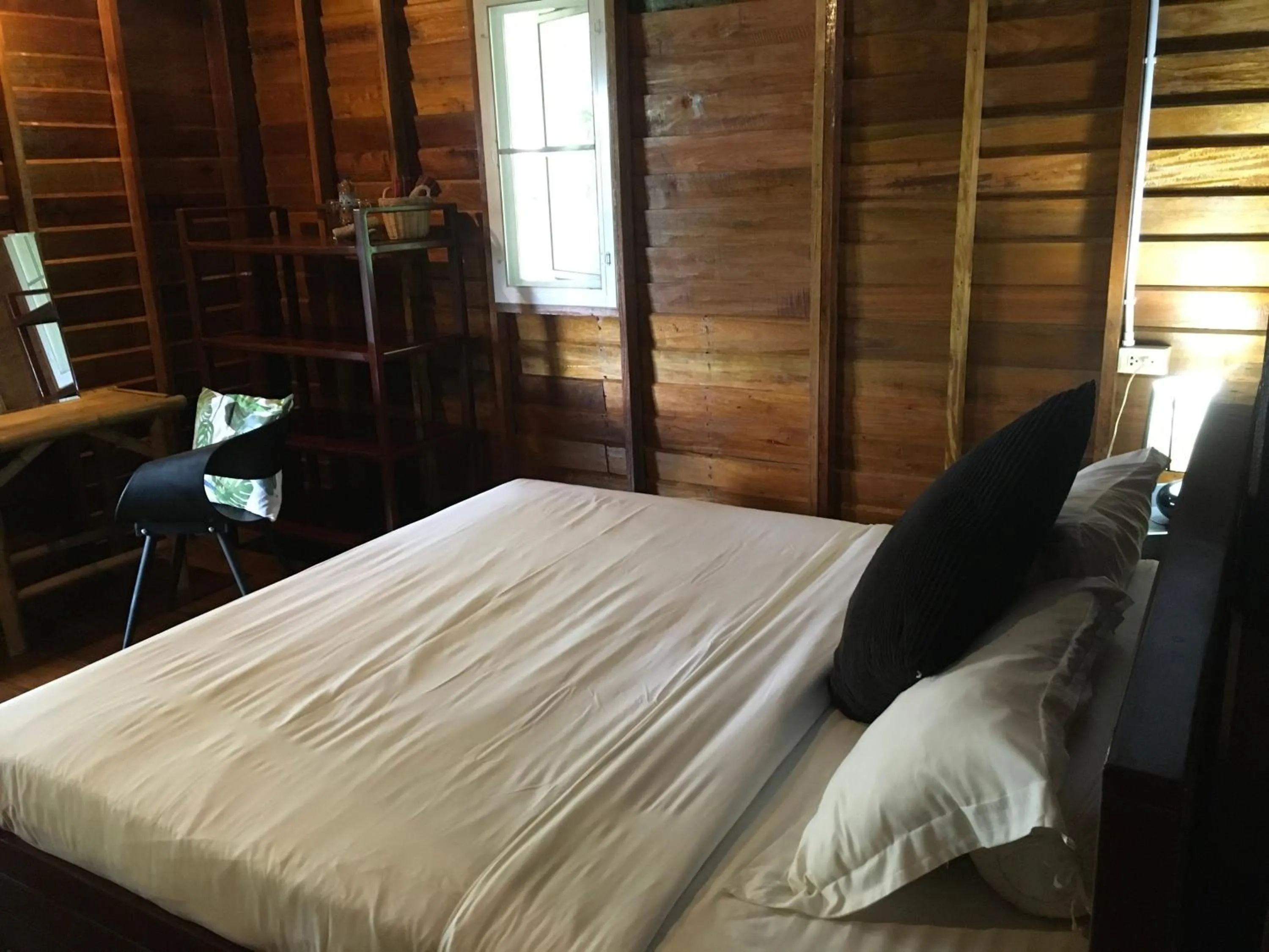 Bedroom, Bed in Oon Lee Bungalows