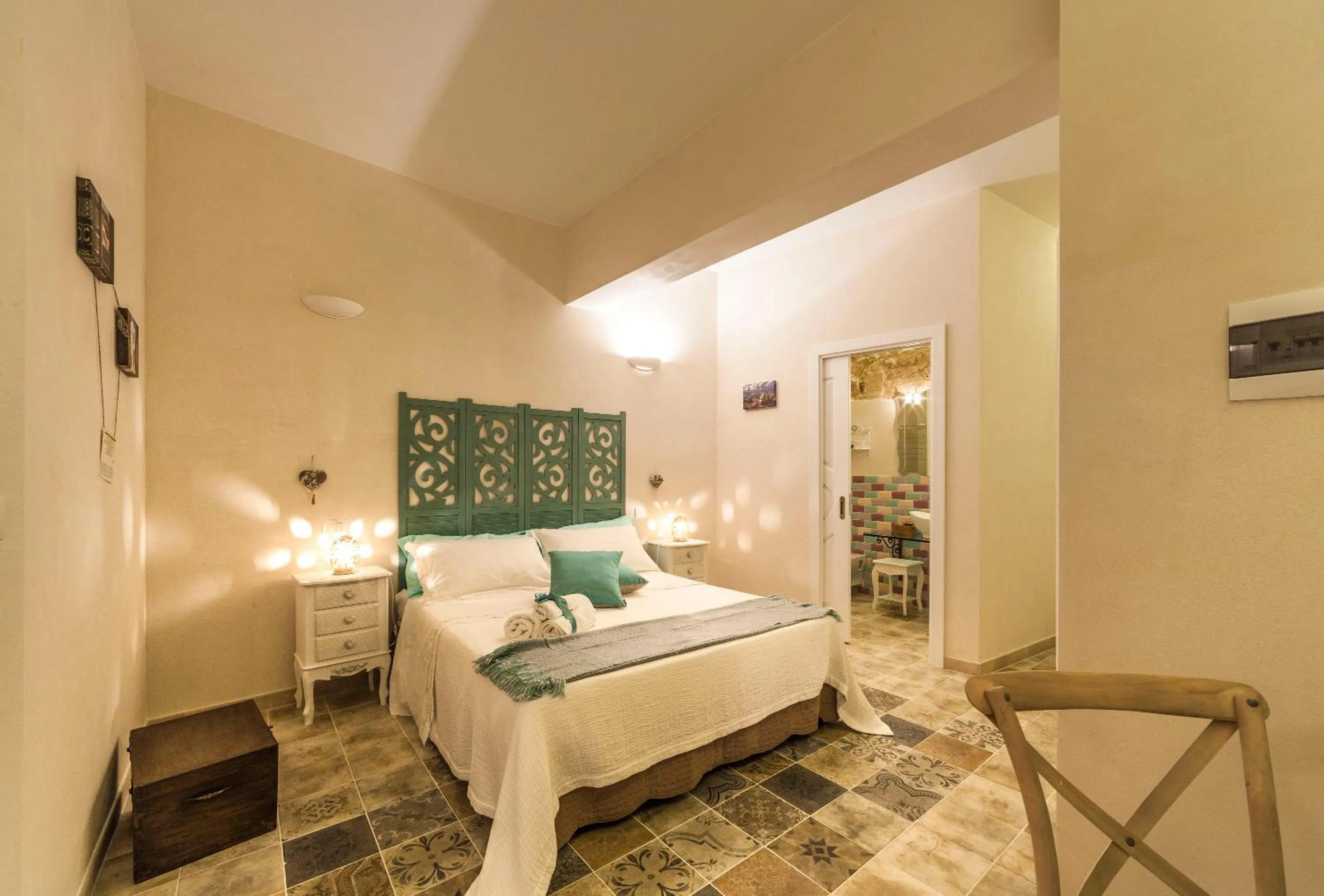 Photo of the whole room, Bed in La Luna In Cortile