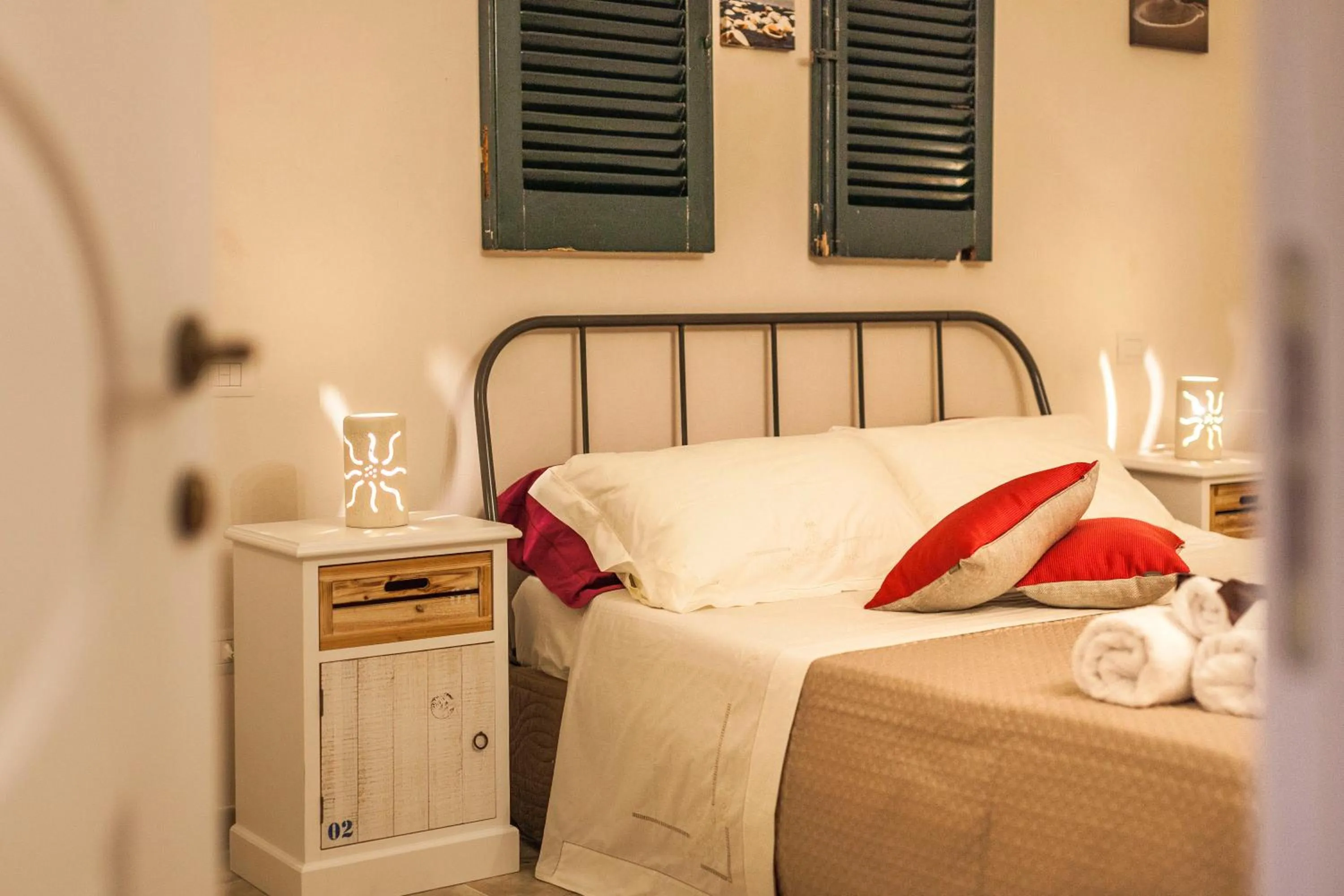 Decorative detail, Bed in La Luna In Cortile