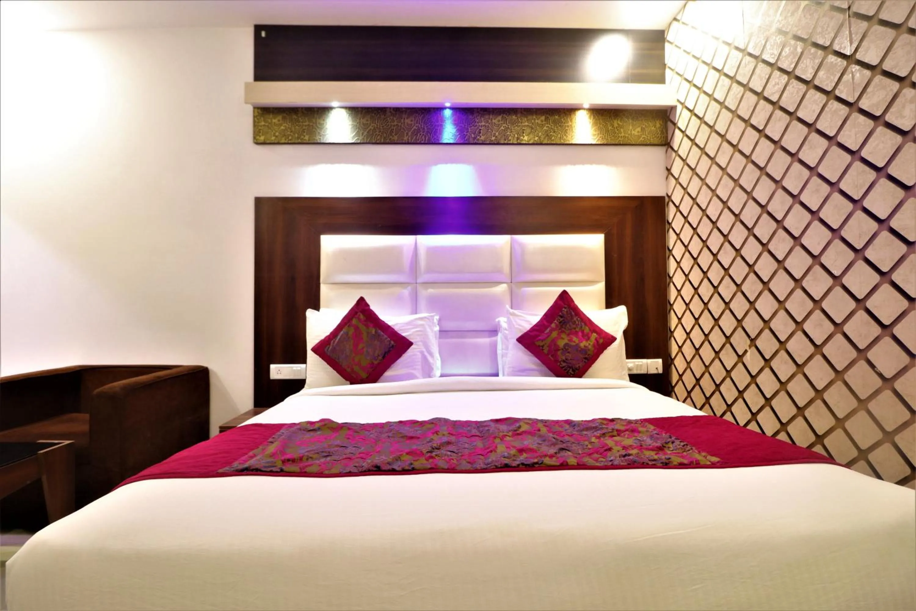 Bedroom, Bed in Hotel Aeropath Near IGI Airport Delhi