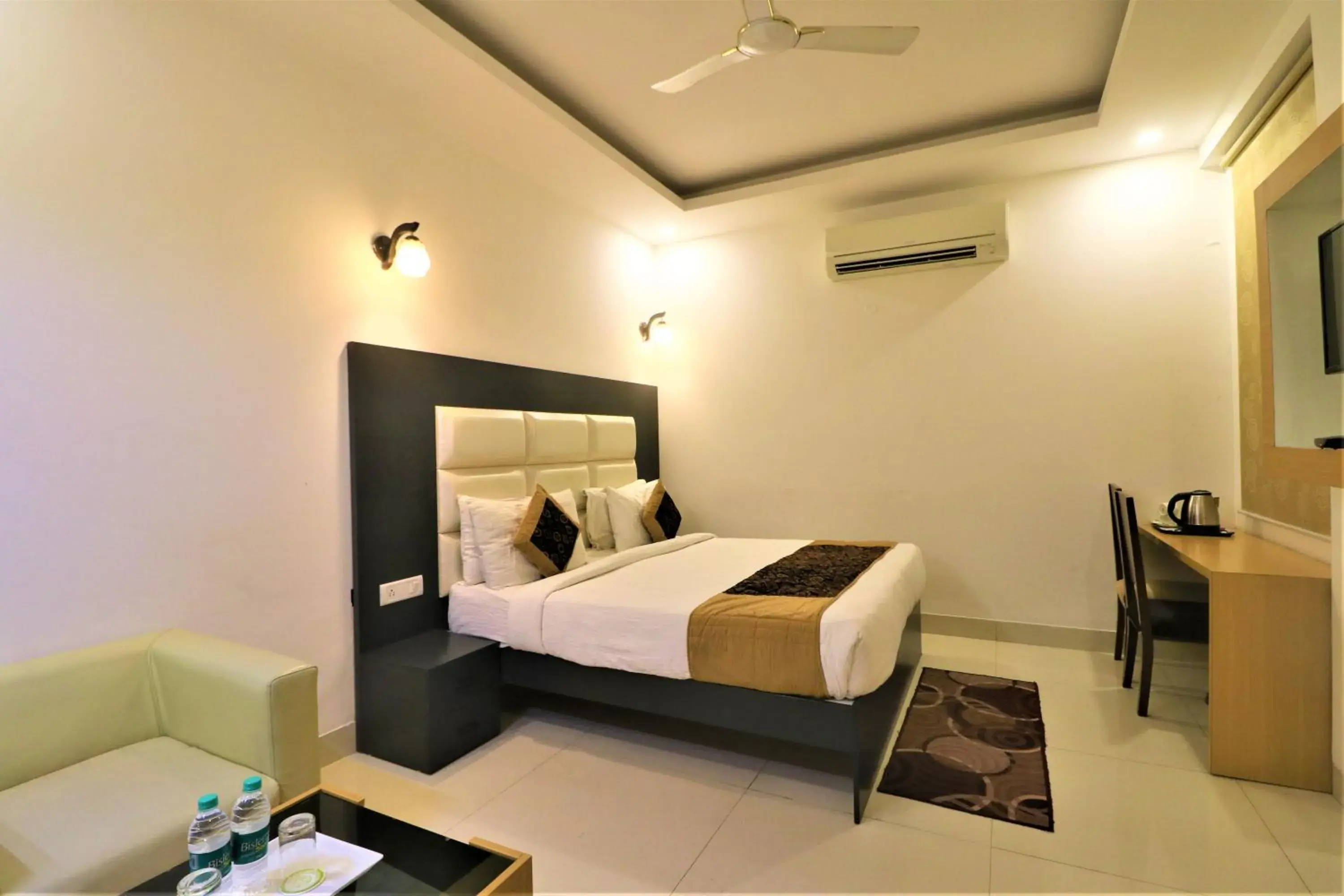 Hotel Anand International - Free Airport Pickup or Drop Hotel Anand International - Free Airport Pickup or Drop