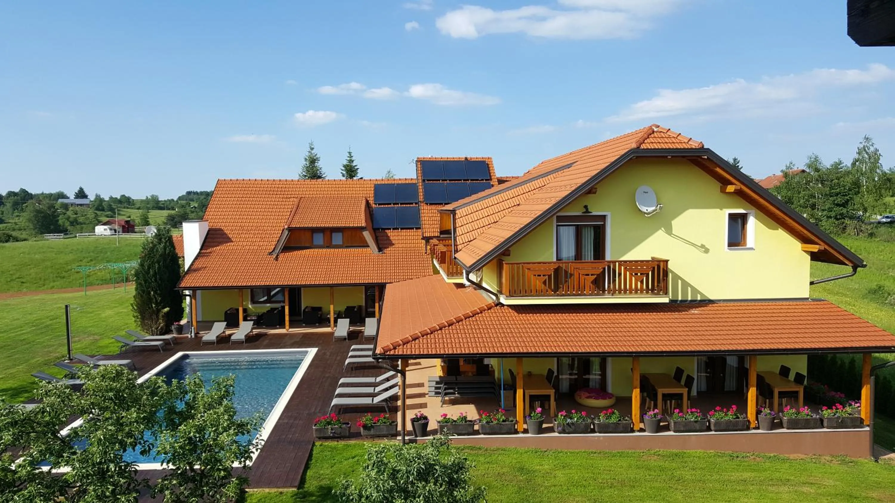 Restaurant/places to eat in House Tina