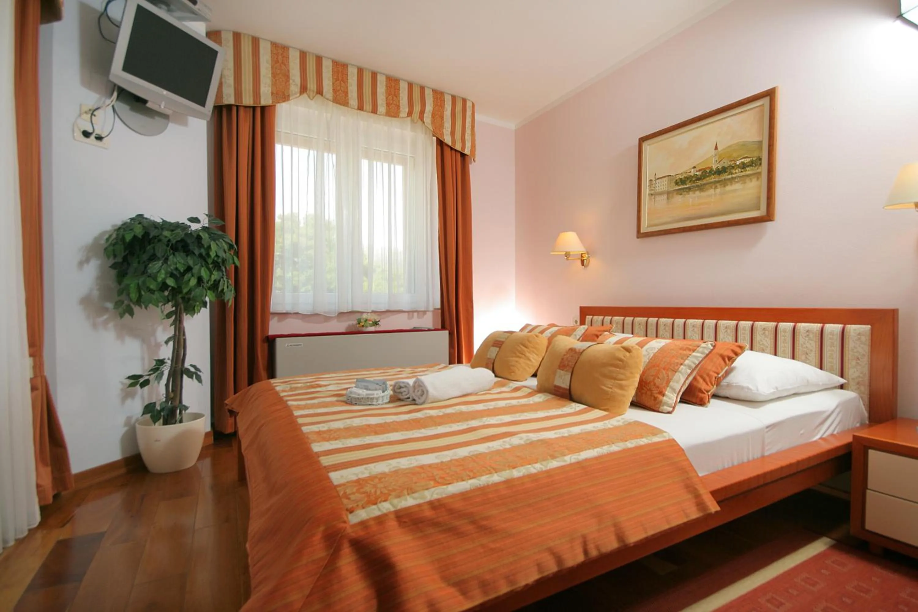 Bedroom, Bed in Hotel Trogir