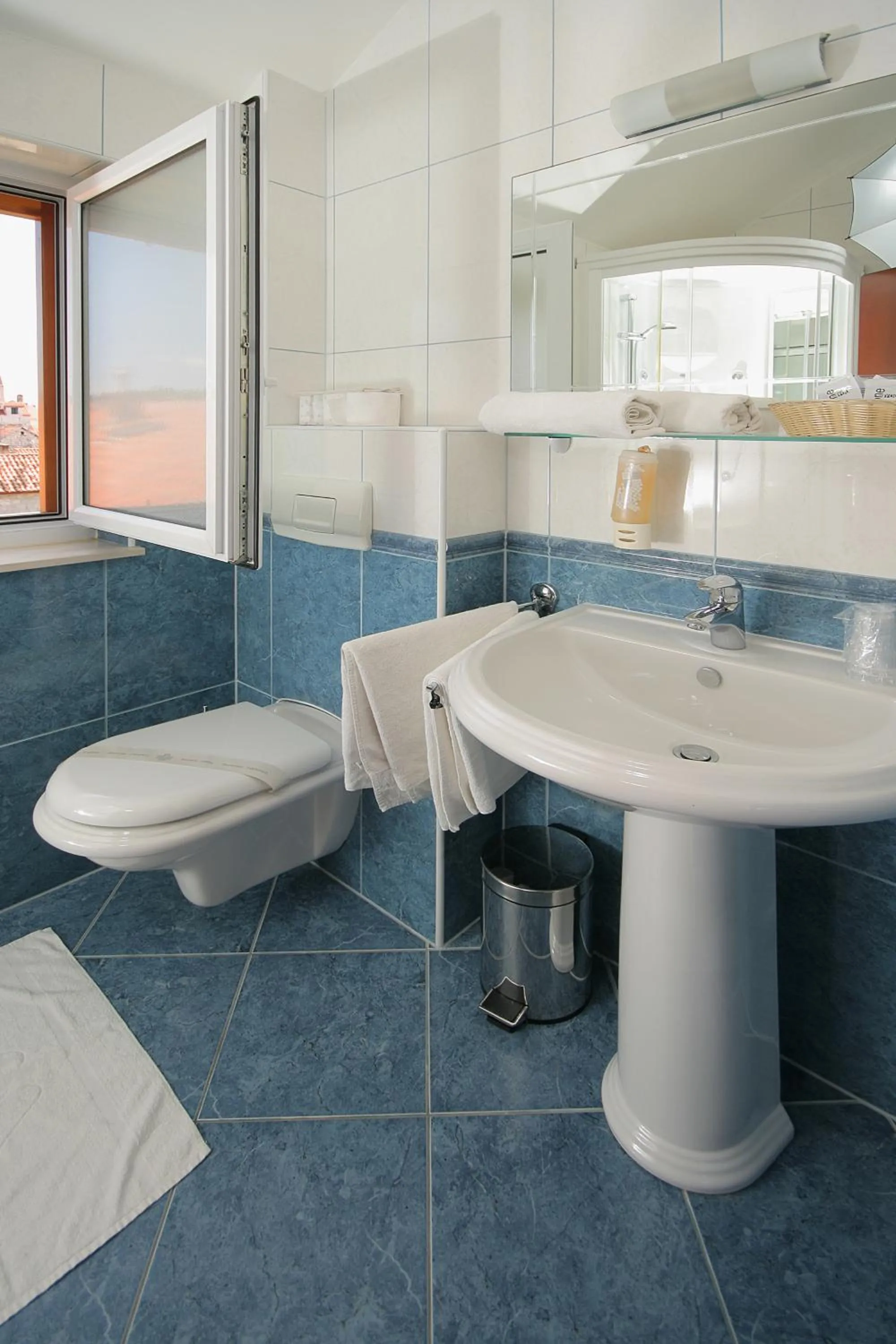 Bathroom in Hotel Trogir