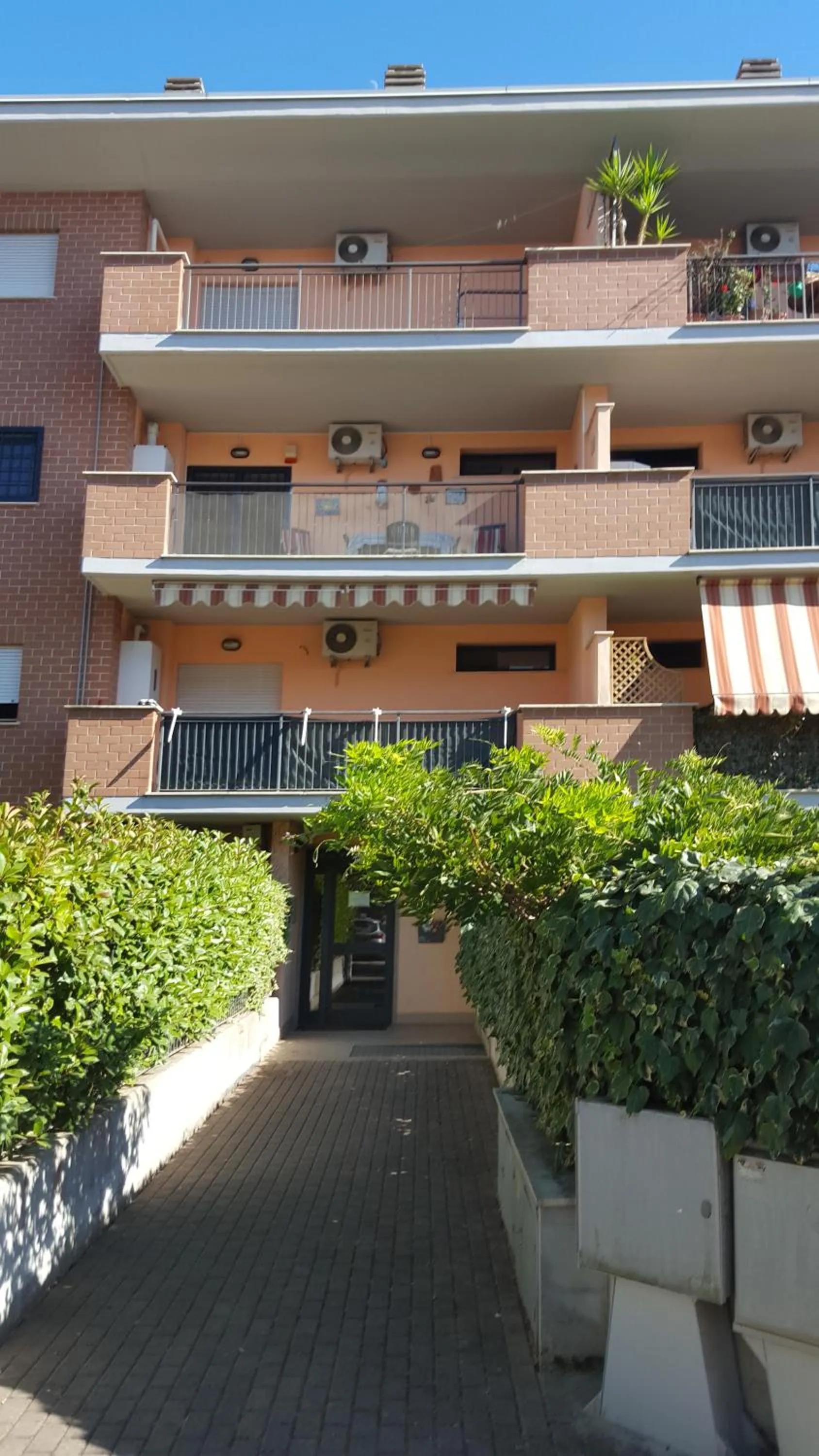 Property building in Casina Carina Carina