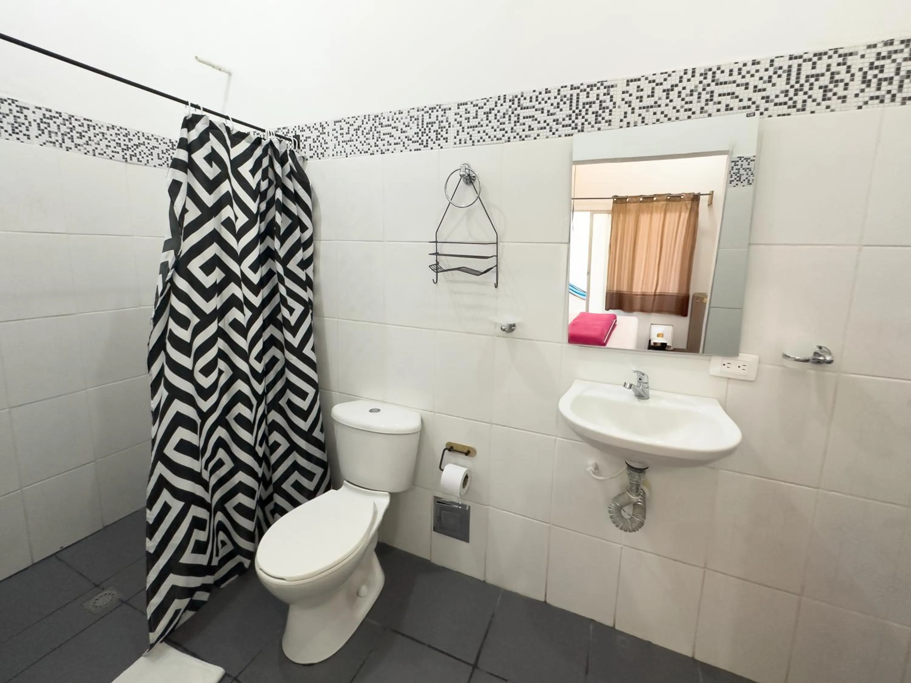 Shower in Hotel Family House Rodadero