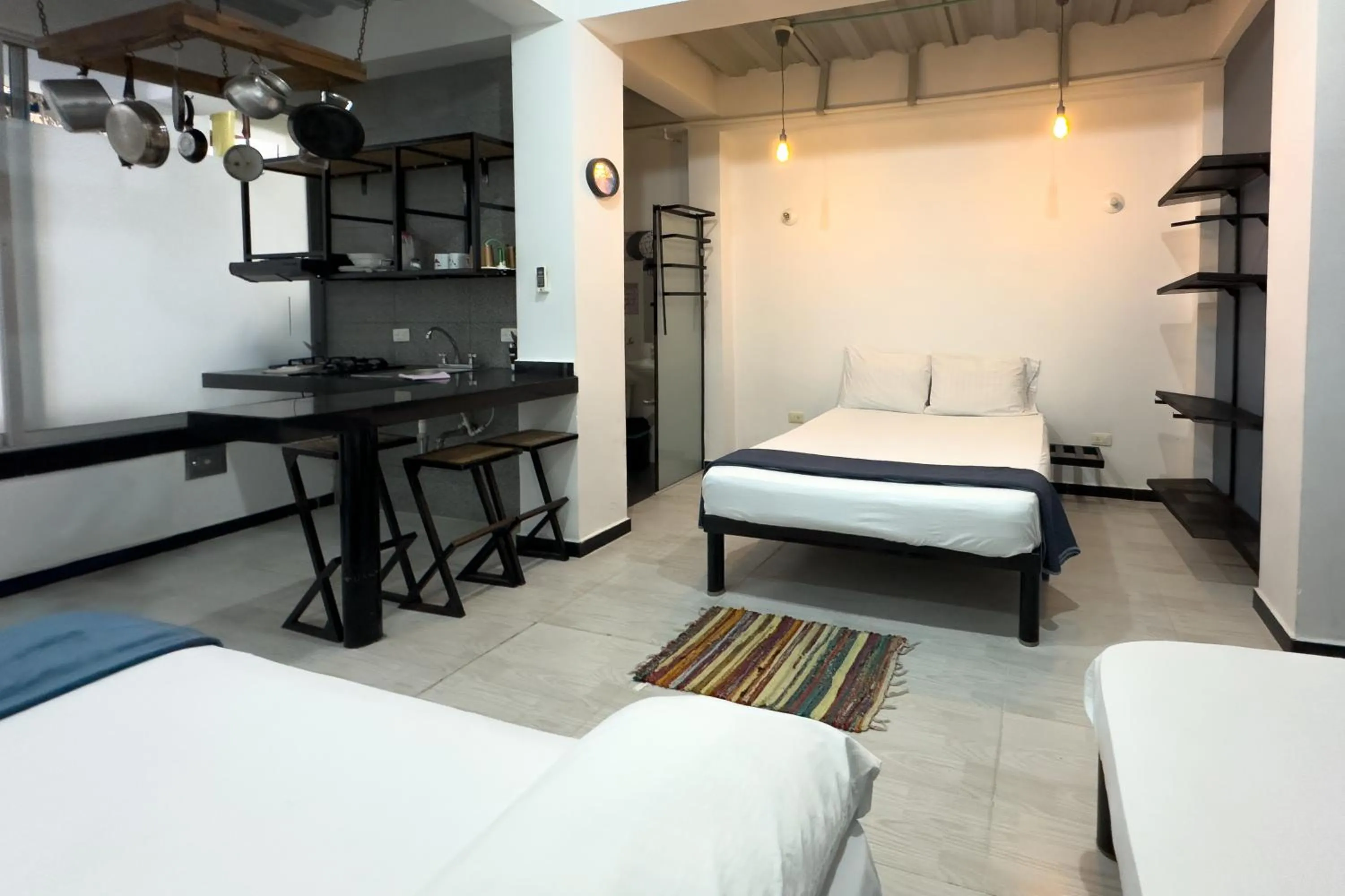 Kitchen or kitchenette, Bed in Hotel Family House Rodadero