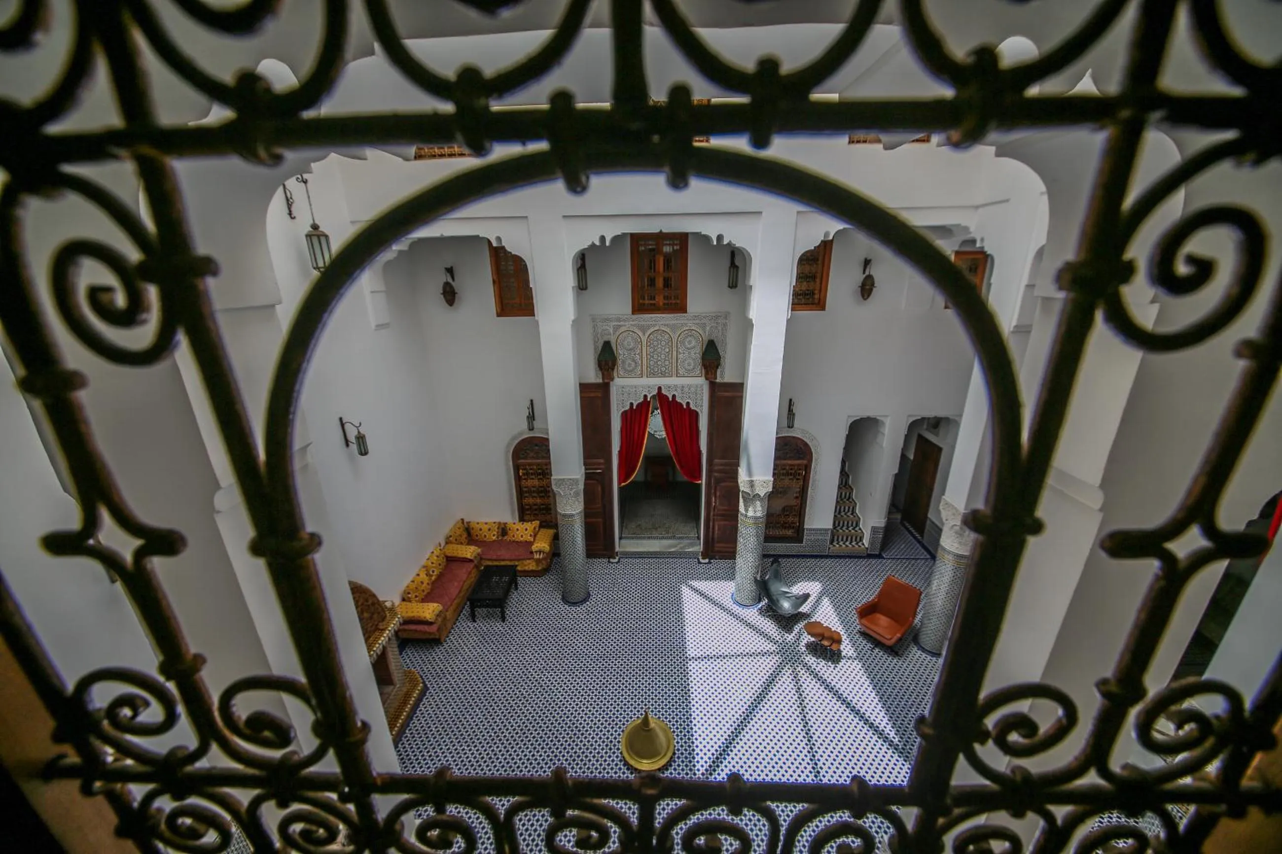 Communal lounge/ TV room in Palais Nazha Fes - Luxury Lodging