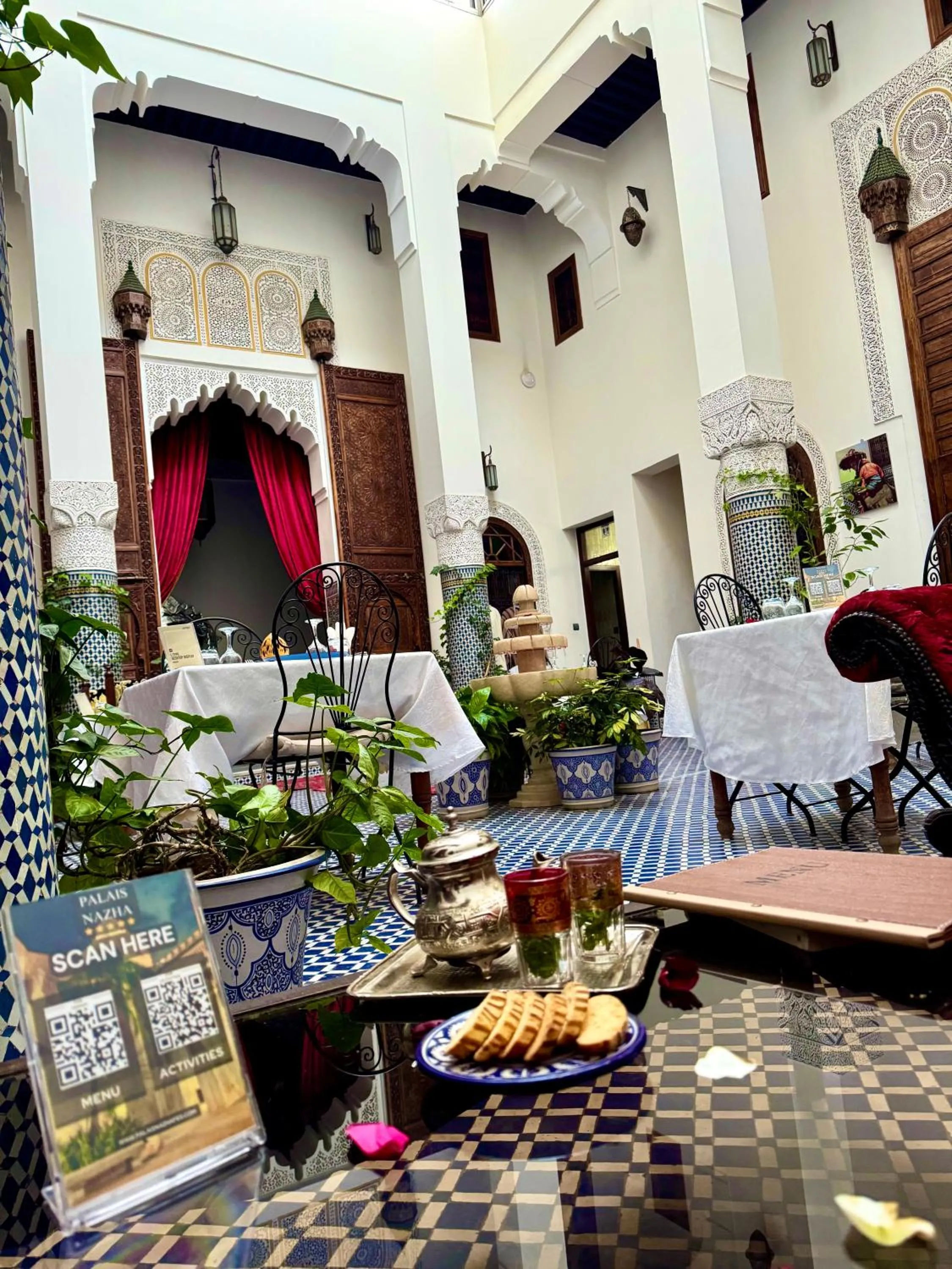 Restaurant/places to eat in Palais Nazha Fes - Luxury Lodging