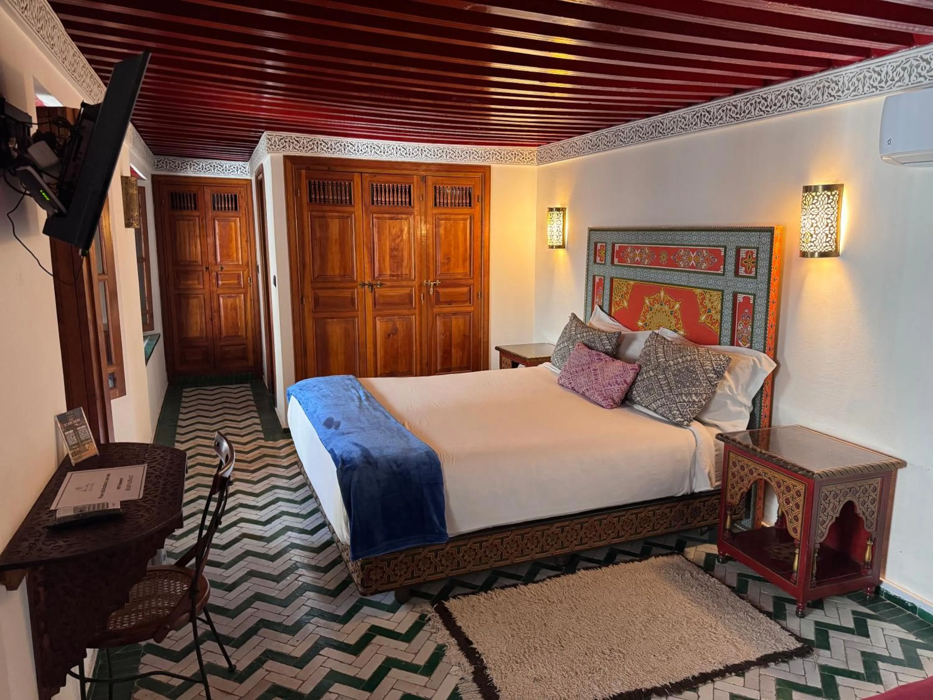 Bedroom, Bed in Palais Nazha Fes - Luxury Lodging