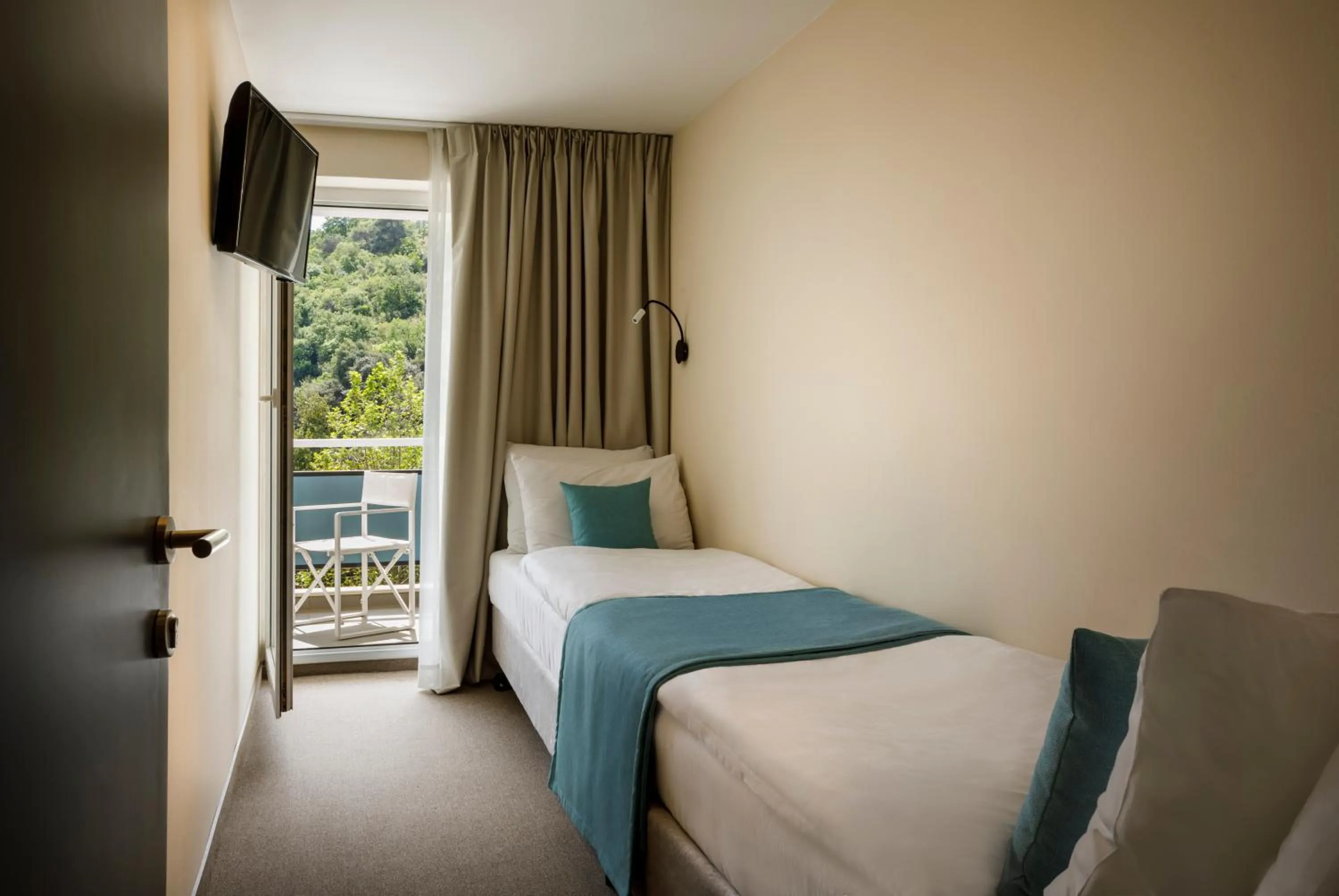 Balcony/Terrace, Bed in Hotel Marina - Liburnia