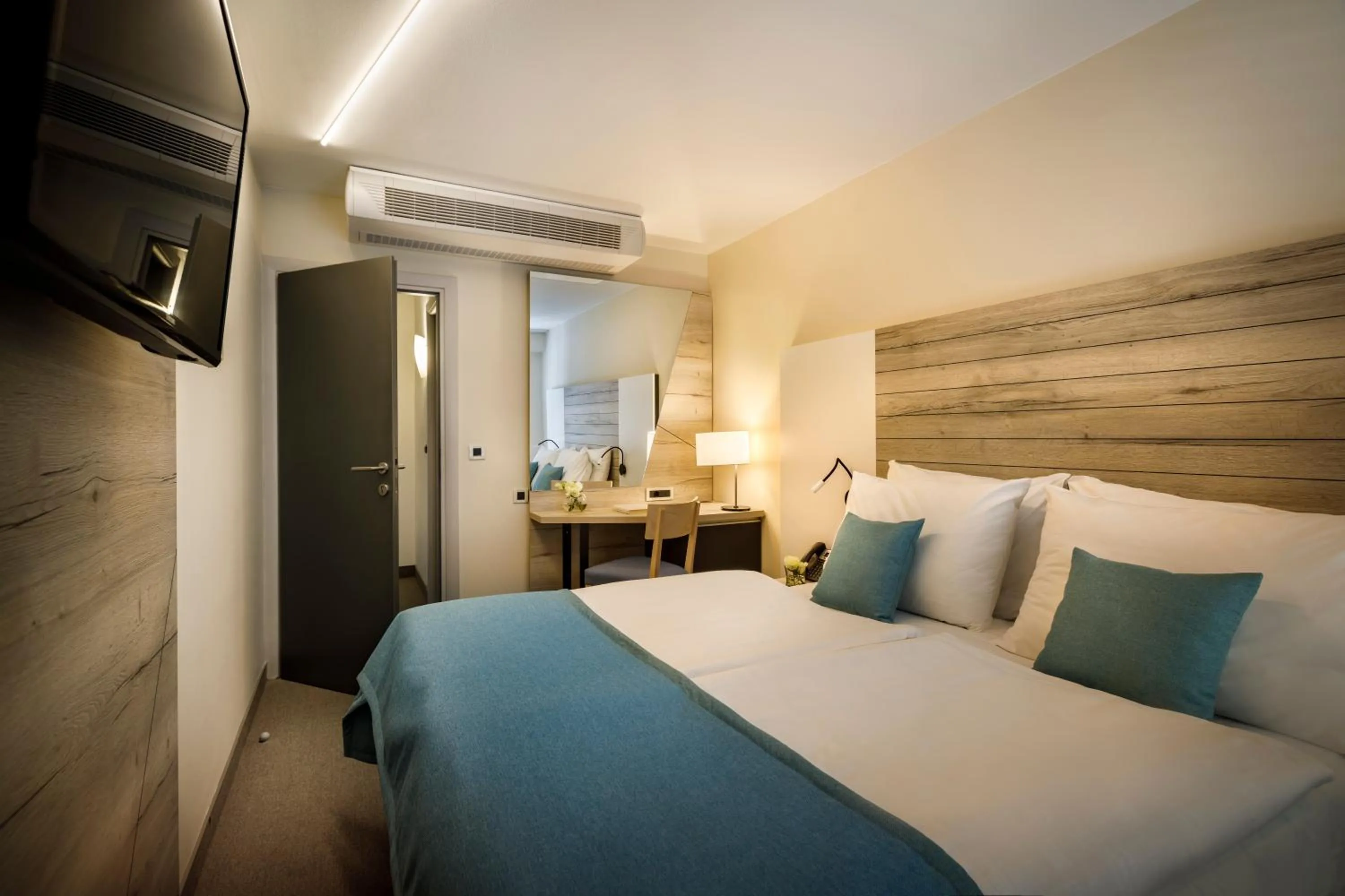 TV and multimedia, Bed in Hotel Marina - Liburnia