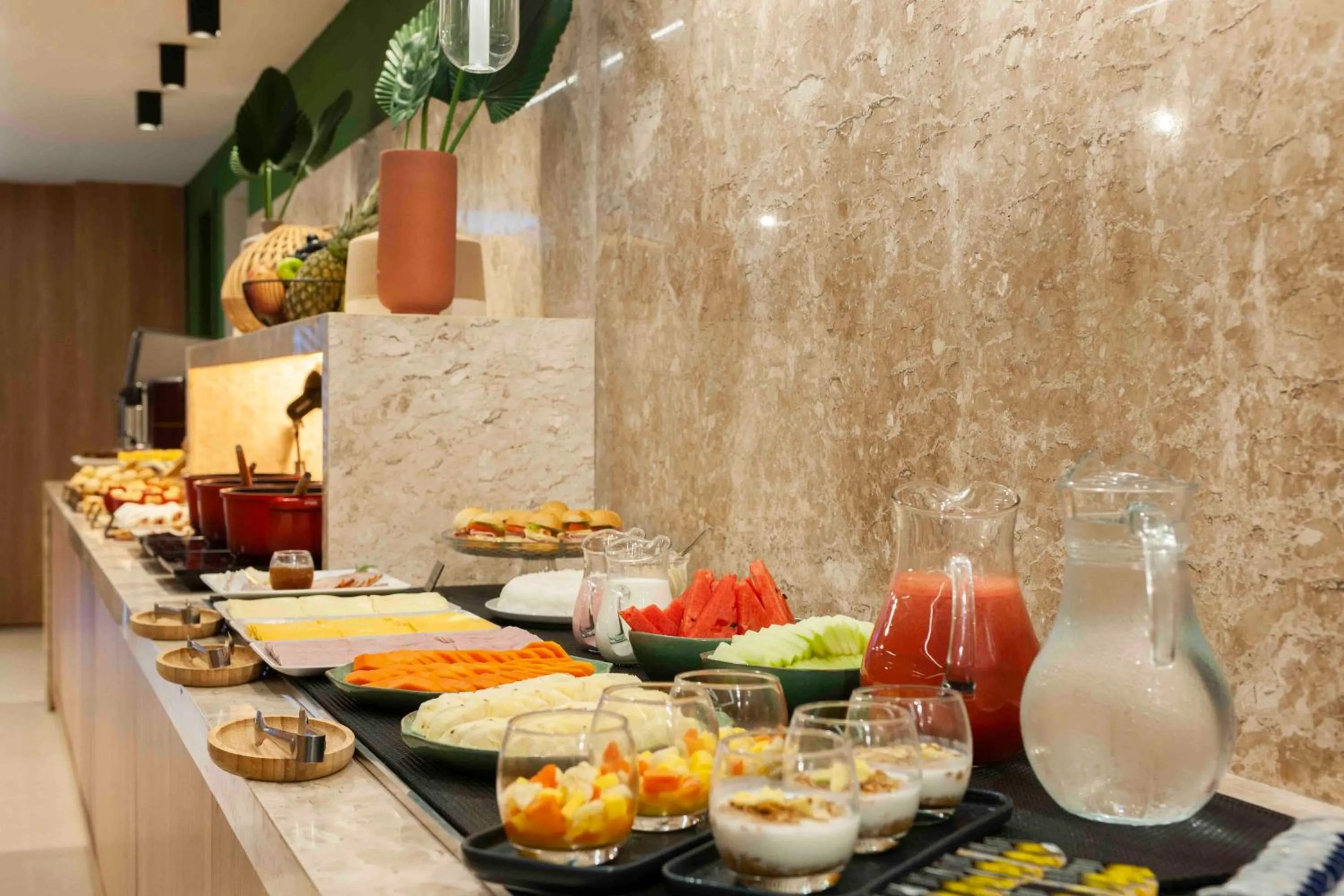 Buffet breakfast in Pousada Bahia Tambor