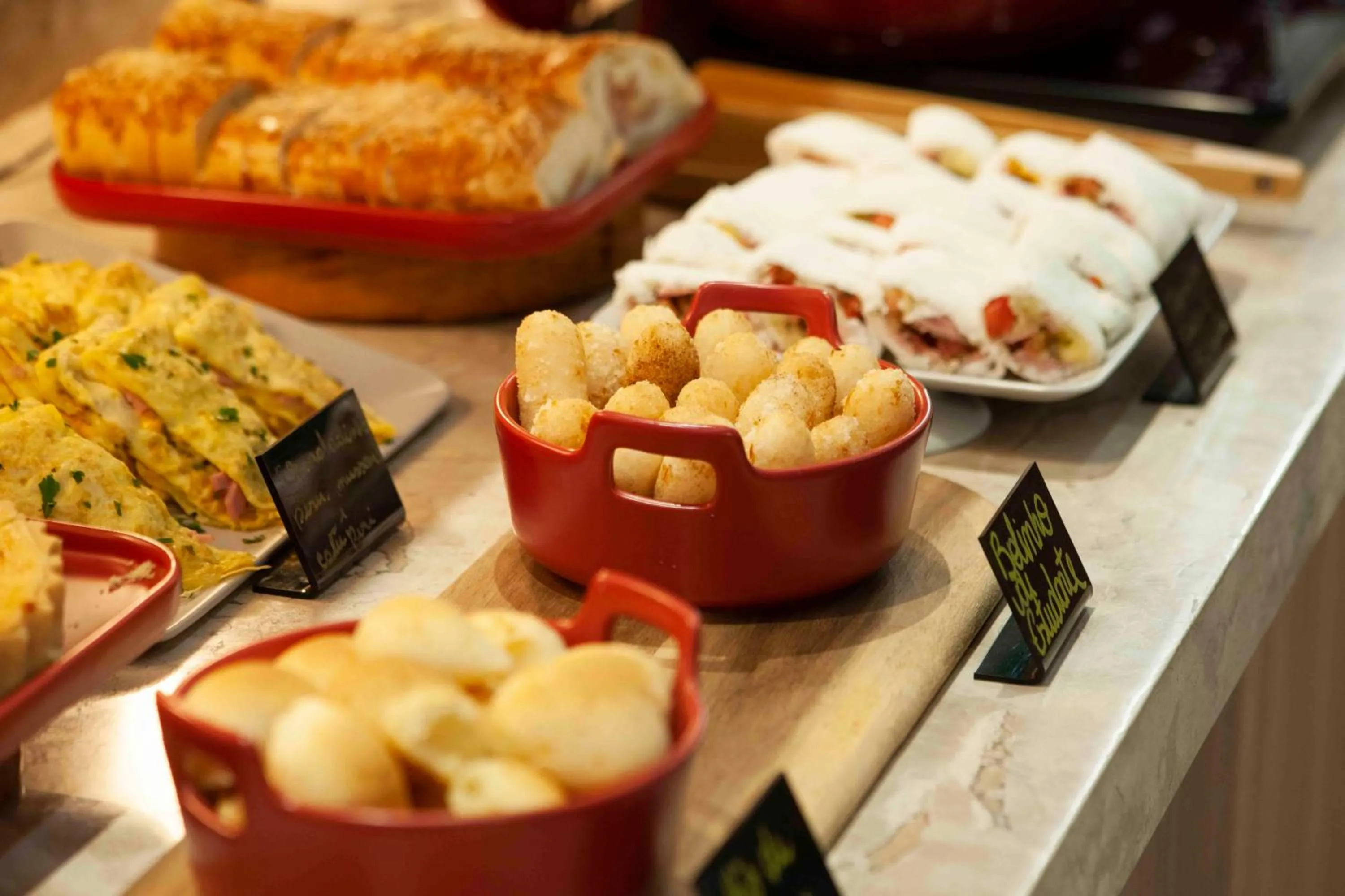 Buffet breakfast in Pousada Bahia Tambor