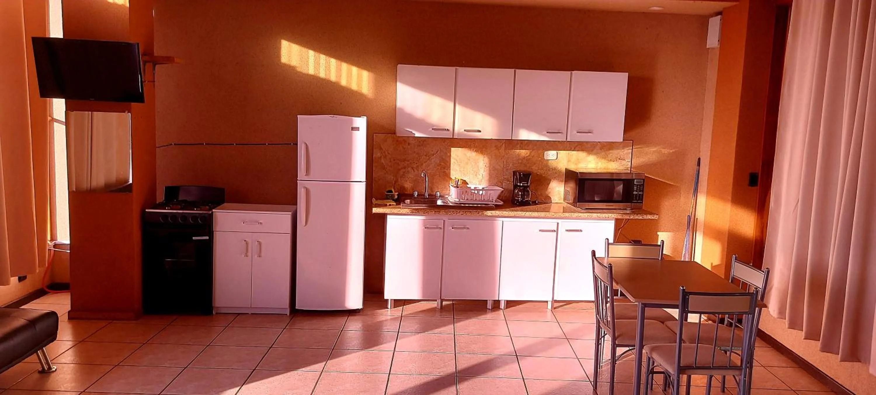 Kitchen or kitchenette in Hotel Monte Campana Escazu