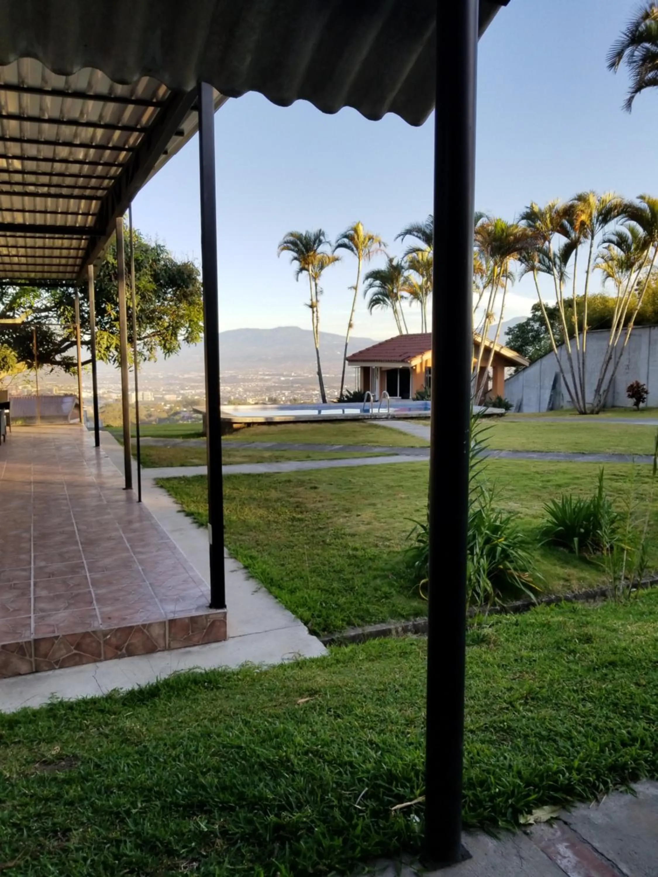 Garden view in Hotel Monte Campana Escazu