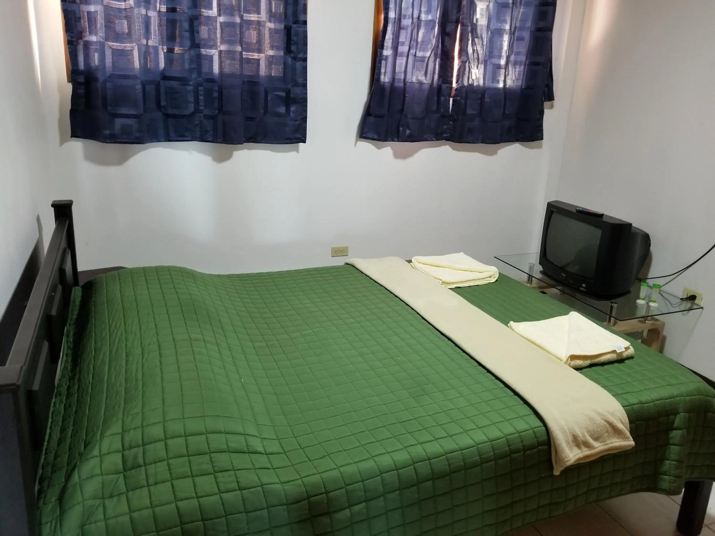 Photo of the whole room, Bed in Hotel Monte Campana Escazu