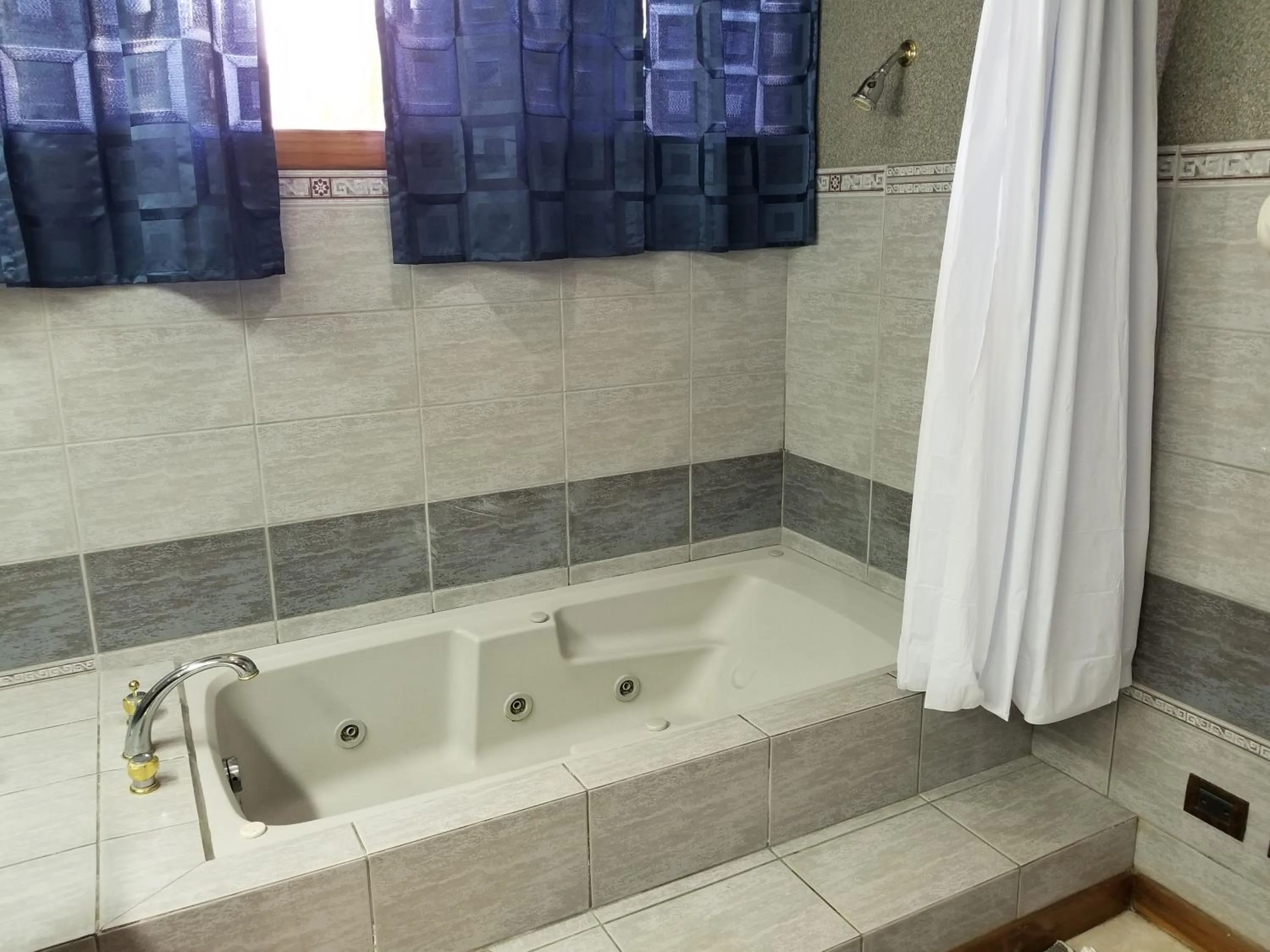 Shower in Hotel Monte Campana Escazu