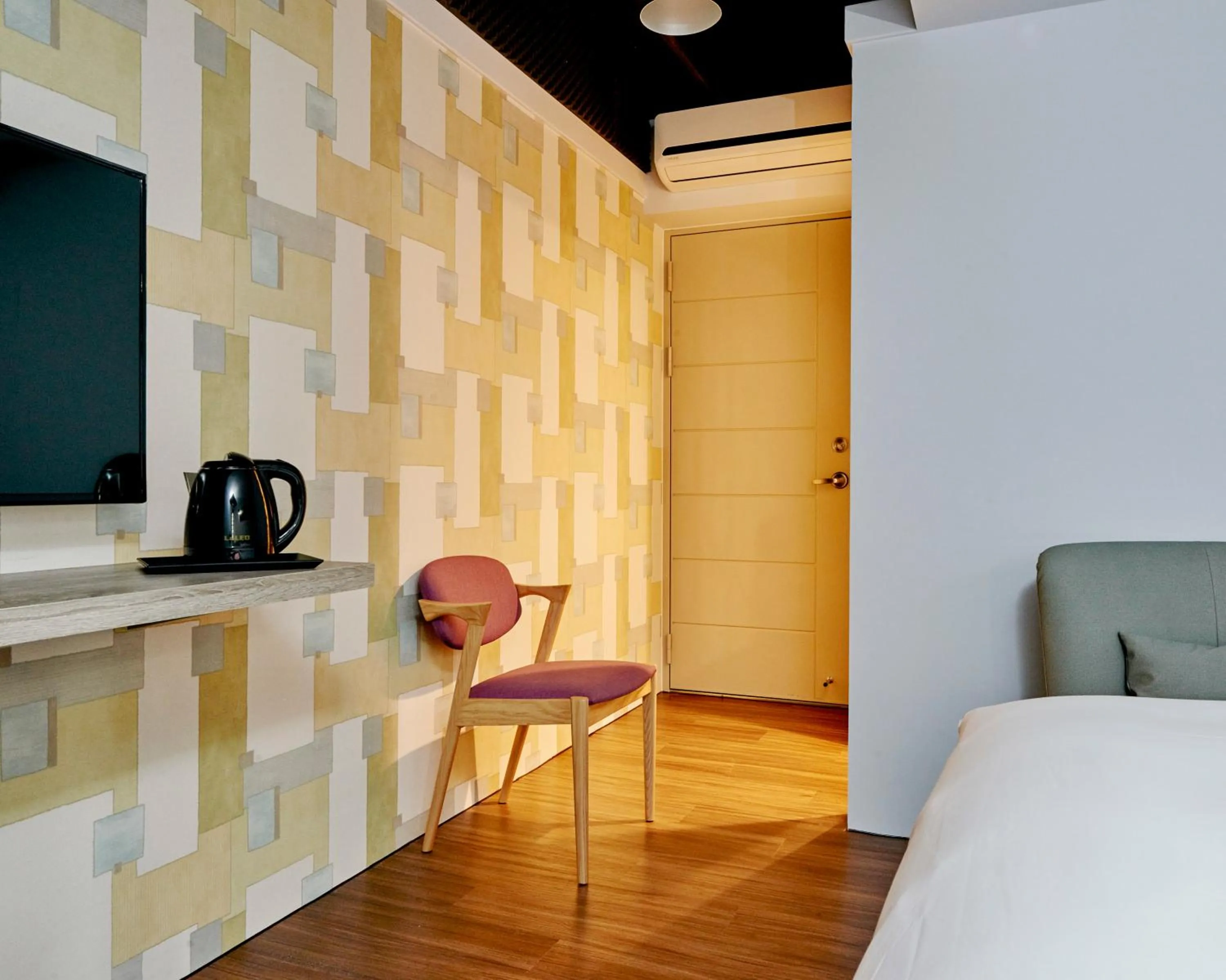 Photo of the whole room, Bed in Bon Hotel Taipei