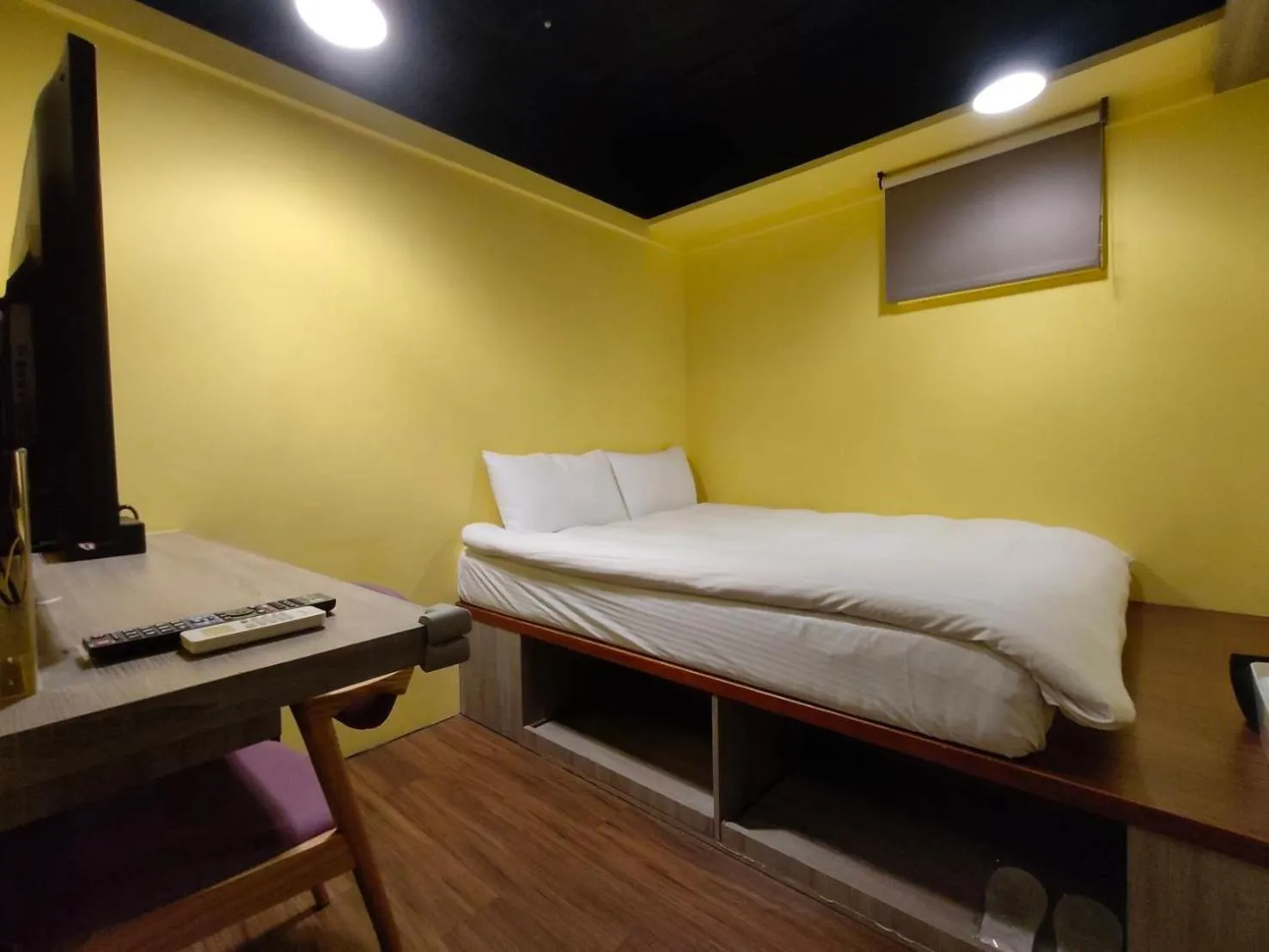 Photo of the whole room, Bed in Bon Hotel Taipei