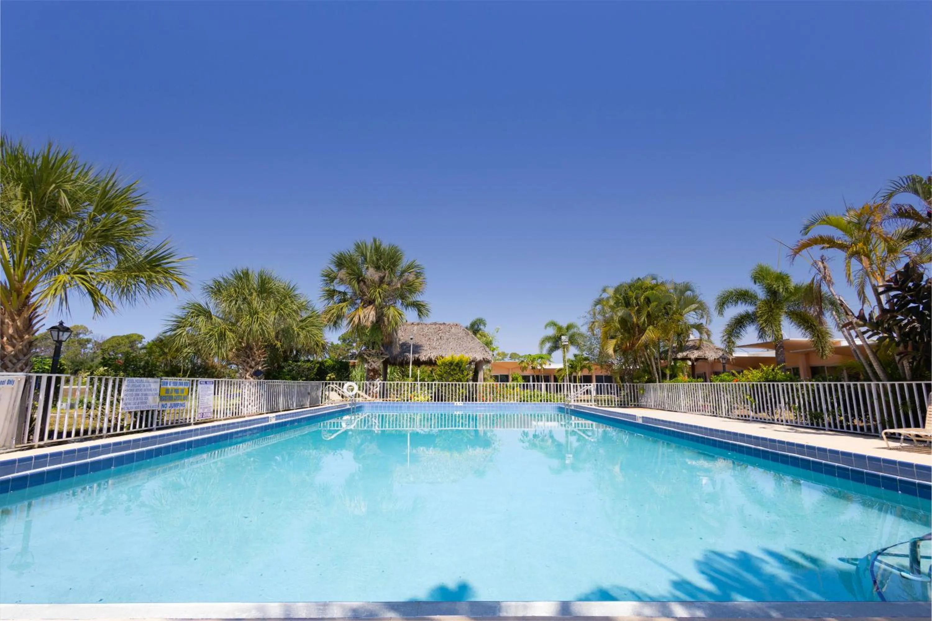 Warm Mineral Springs Motel