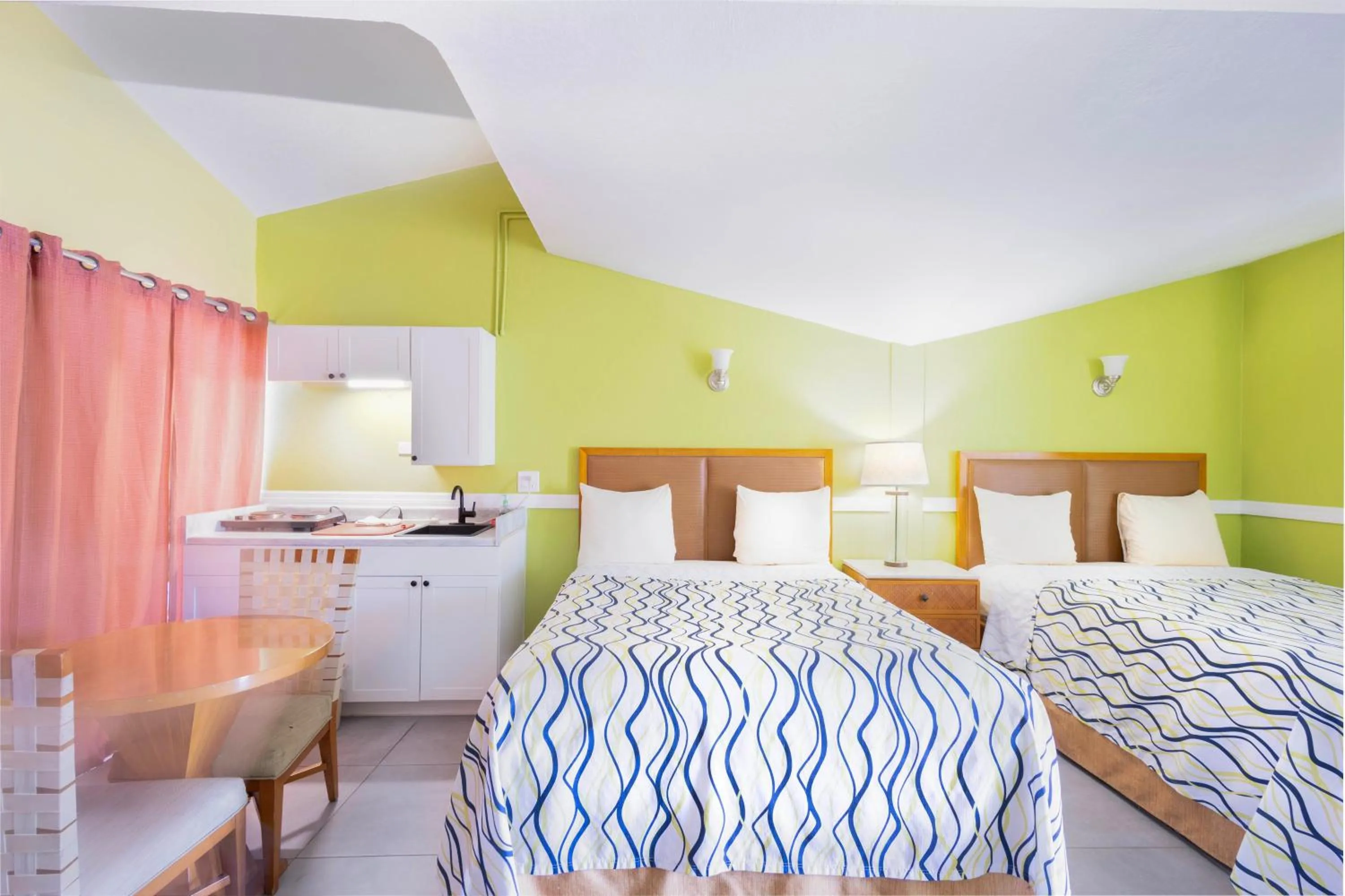 Bed in Warm Mineral Springs Motel