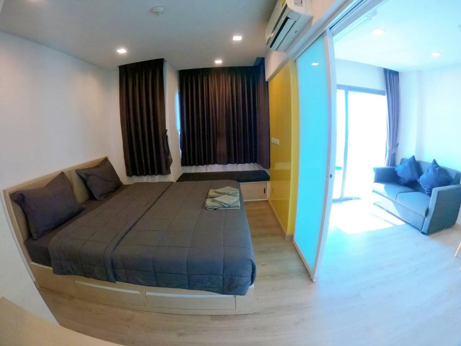 Bed in Sonrisa Srirachaที่พักติดทะเล