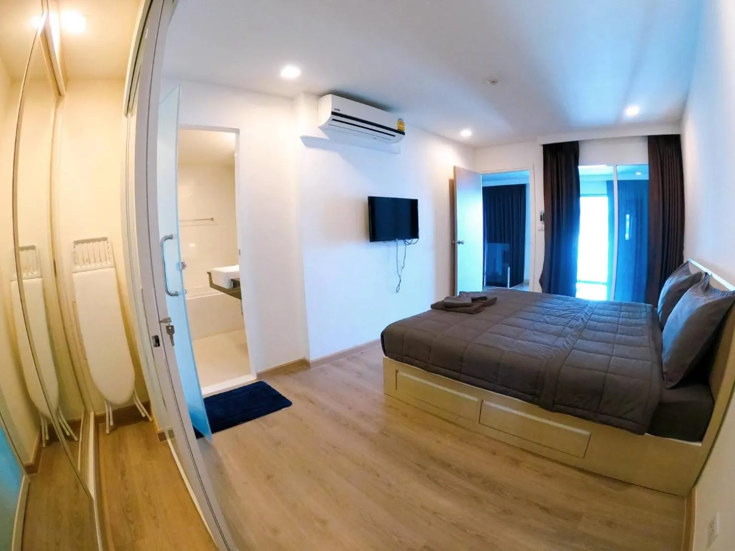 TV and multimedia, Bed in Sonrisa Srirachaที่พักติดทะเล