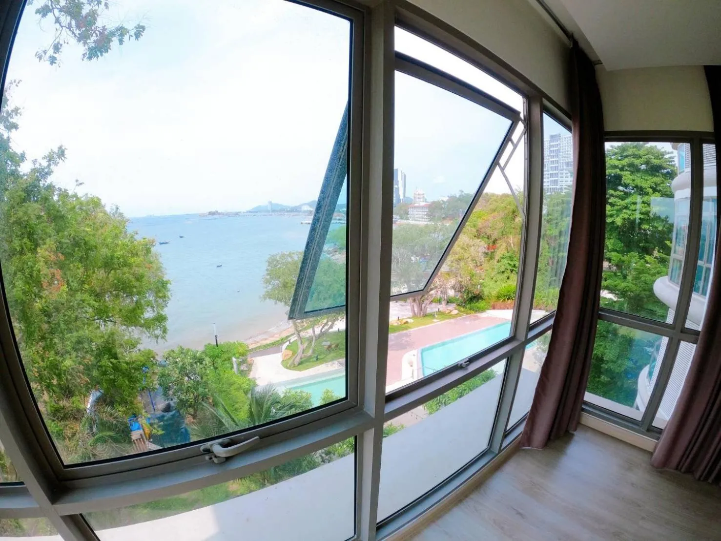 Photo of the whole room in Sonrisa Srirachaที่พักติดทะเล