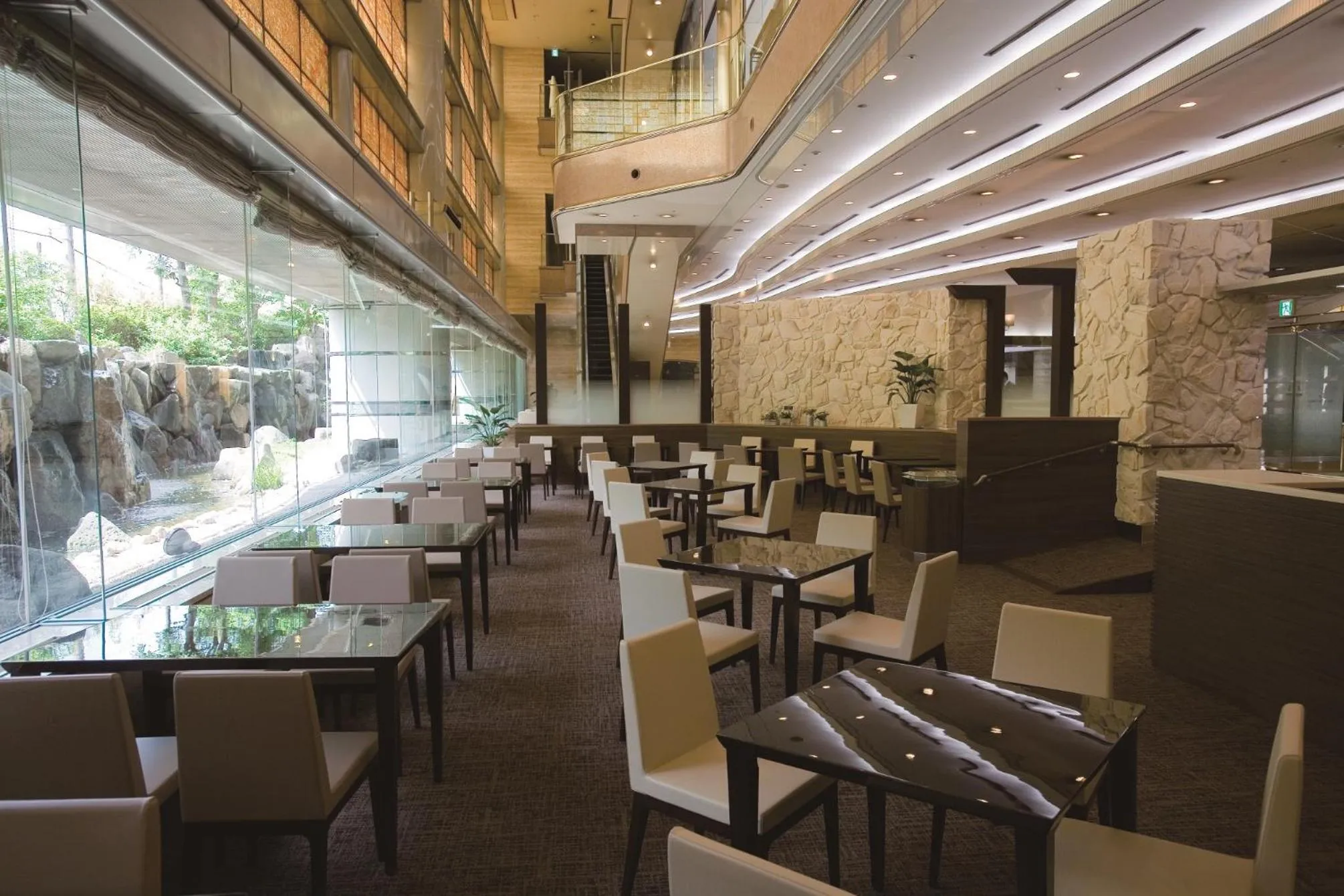 Restaurant/places to eat in KKR Hotel Osaka