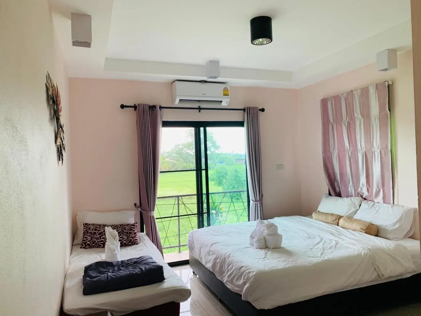 Superior King Room in Na Na Doo Homestay Superior King Room in Na Na Doo Homestay