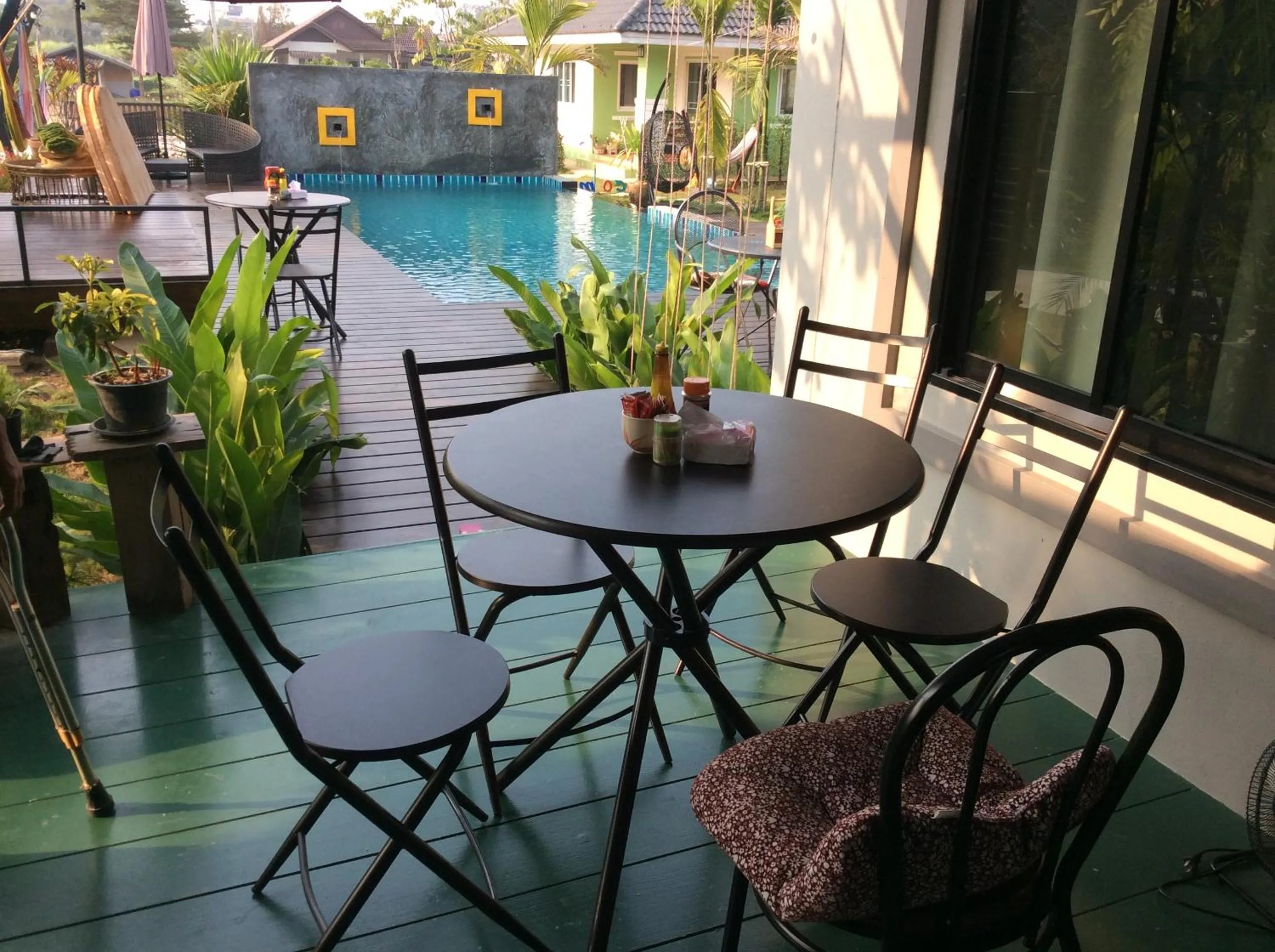 Restaurant/places to eat in Na Na Doo Homestay