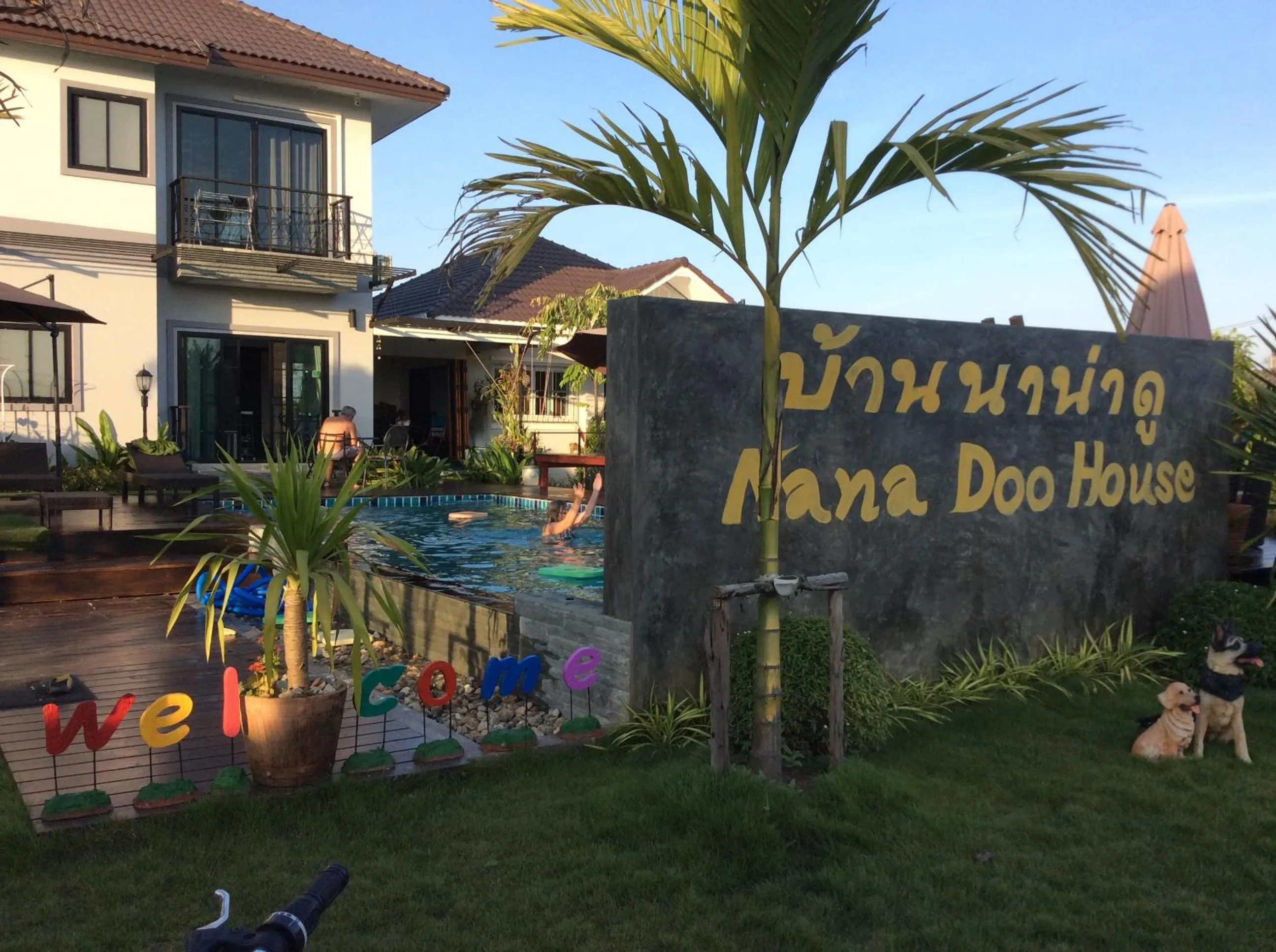 Facade/entrance in Na Na Doo Homestay