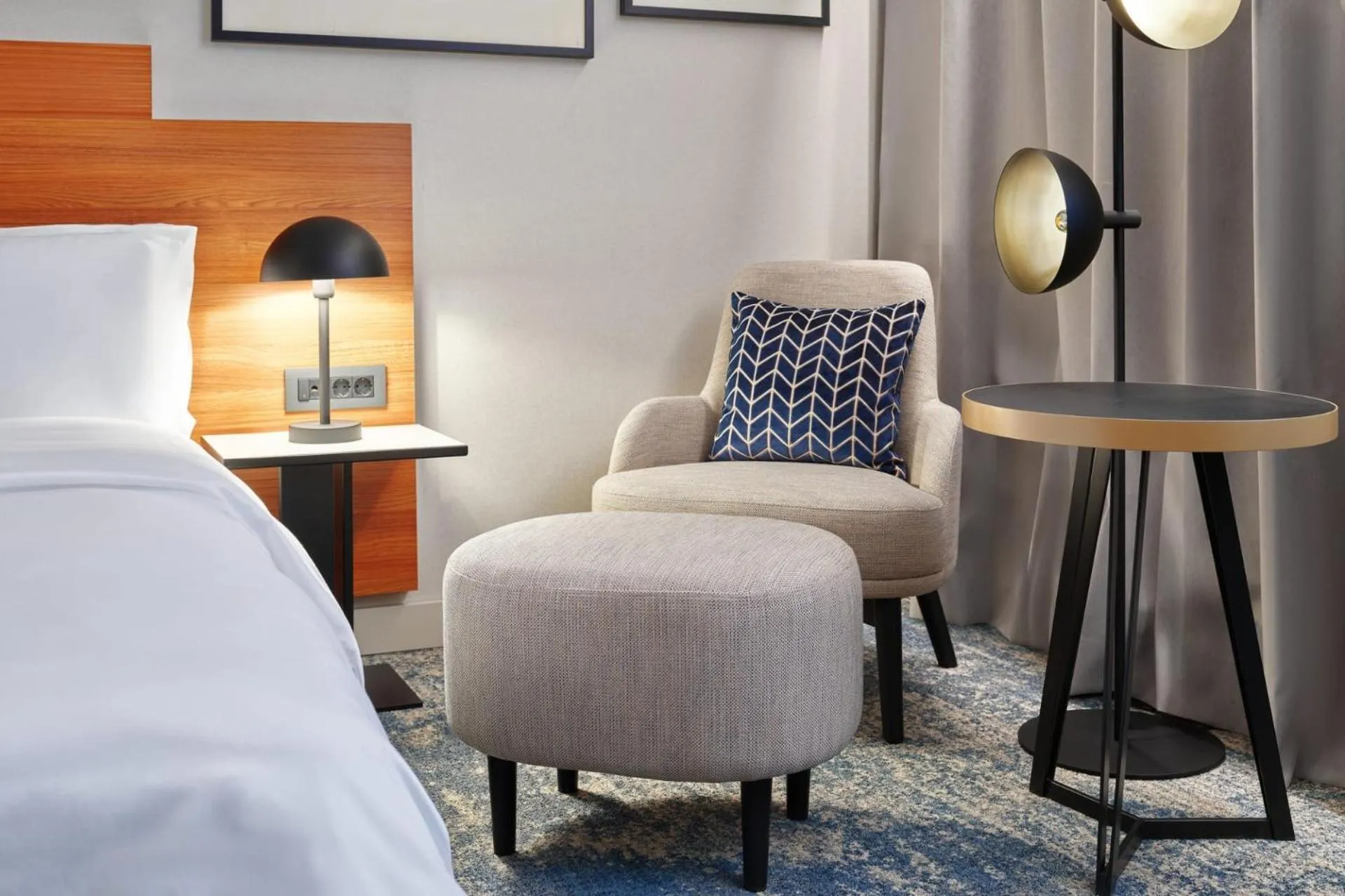 Seating area, Bed in Hotel International by Maistra City Vibes