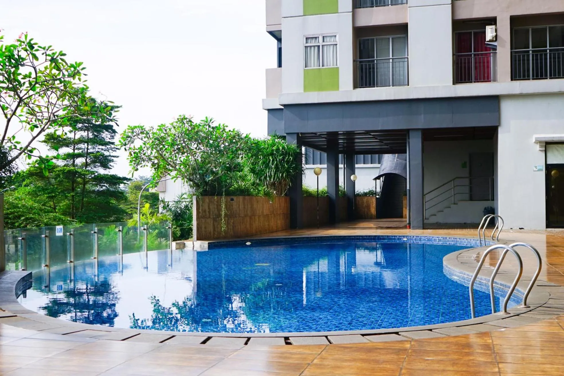 Swimming pool in The Satu Stay - Apartemen SGV
