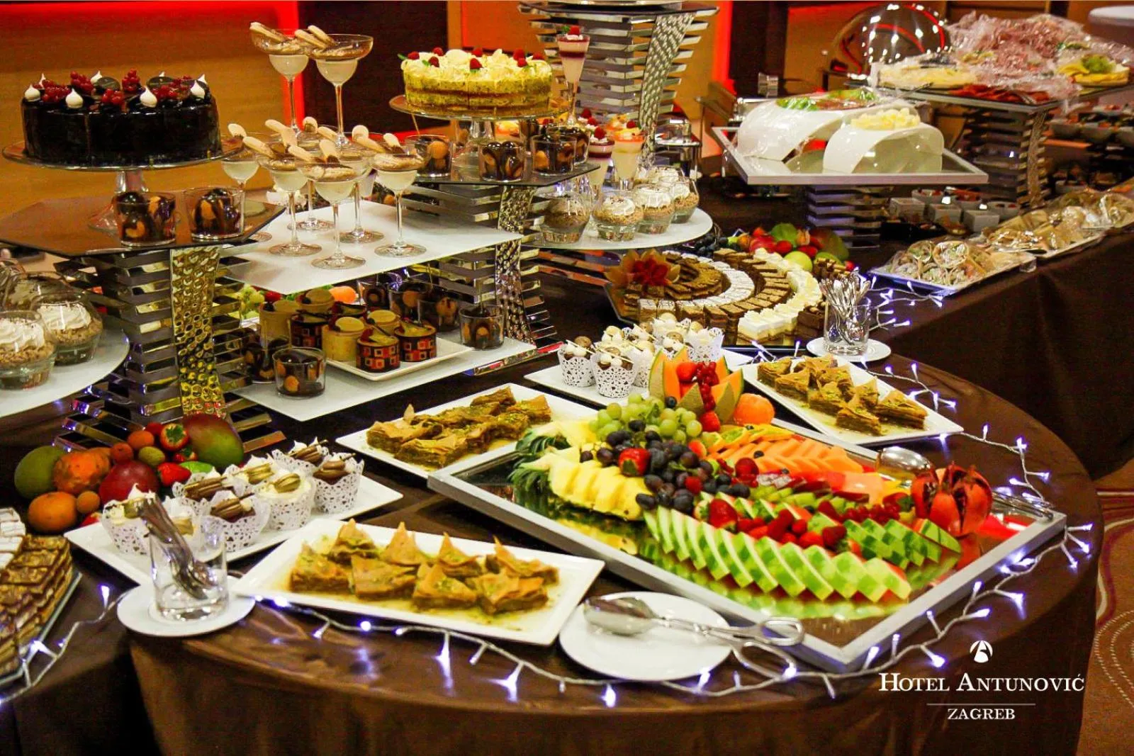 Restaurant/places to eat in Hotel Antunovic Zagreb