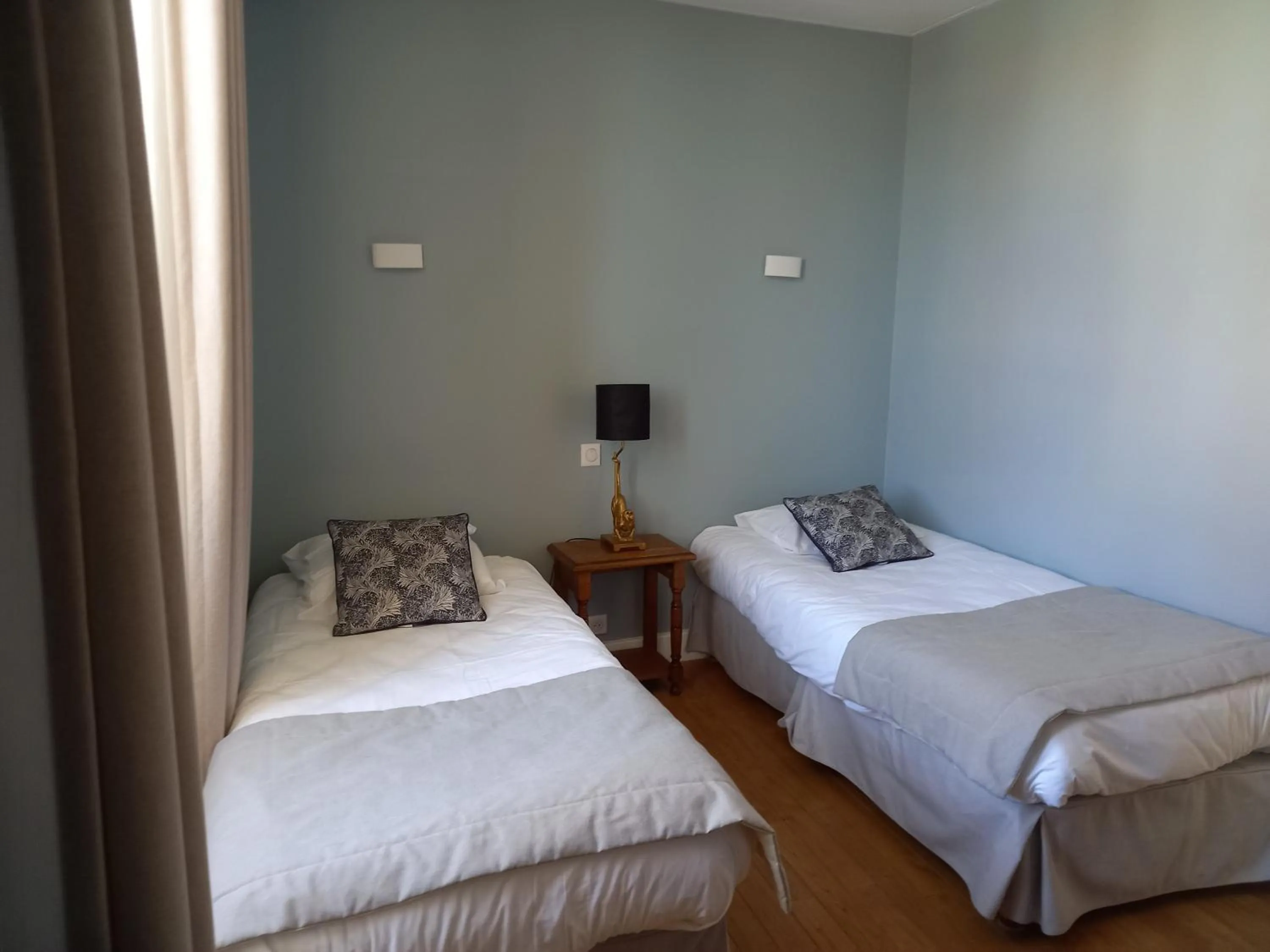 Bed in Hôtel des Cymaises