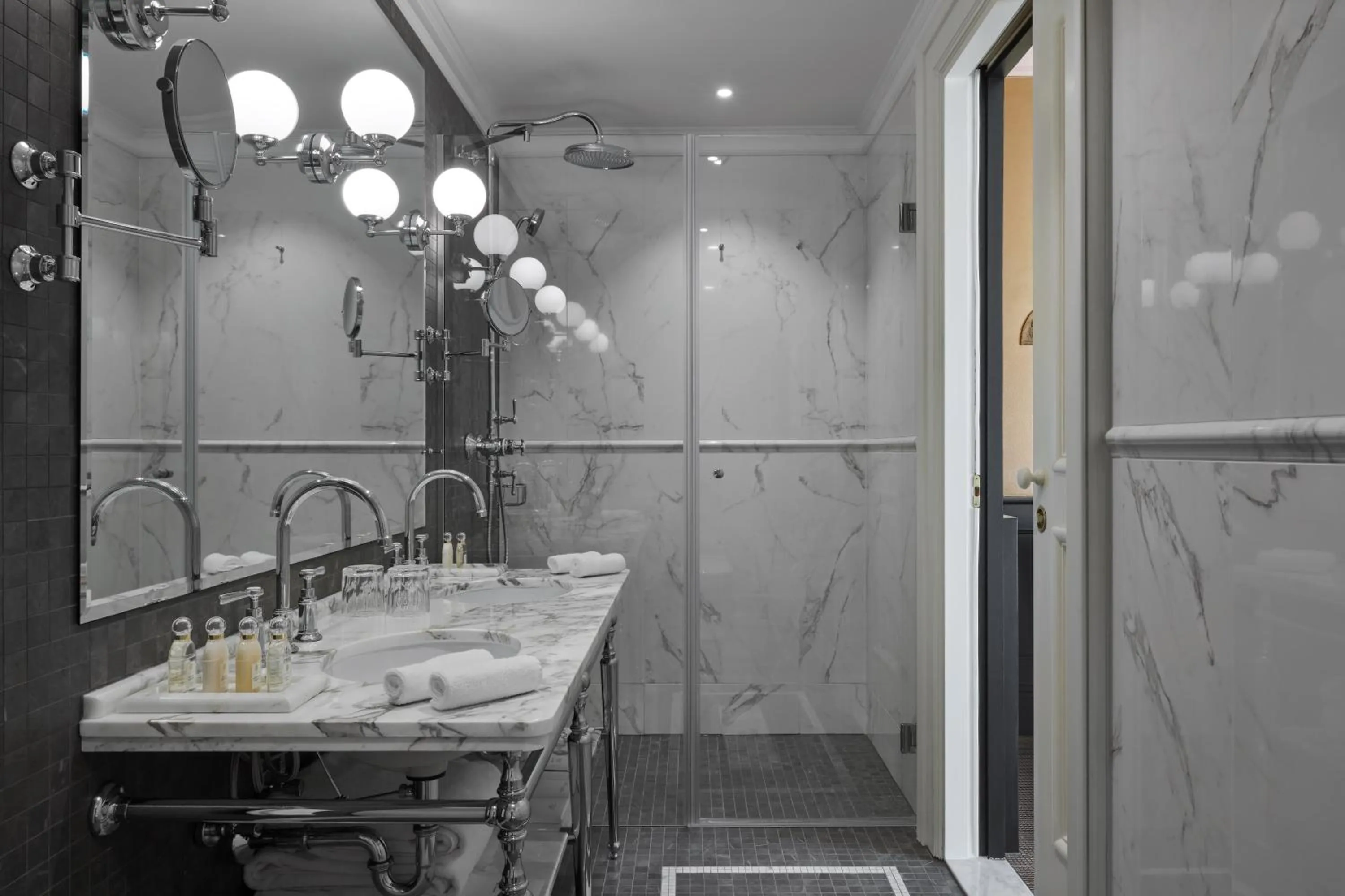 Bathroom in Palace Elisabeth Hvar Hotel - The Leading Hotels of the World