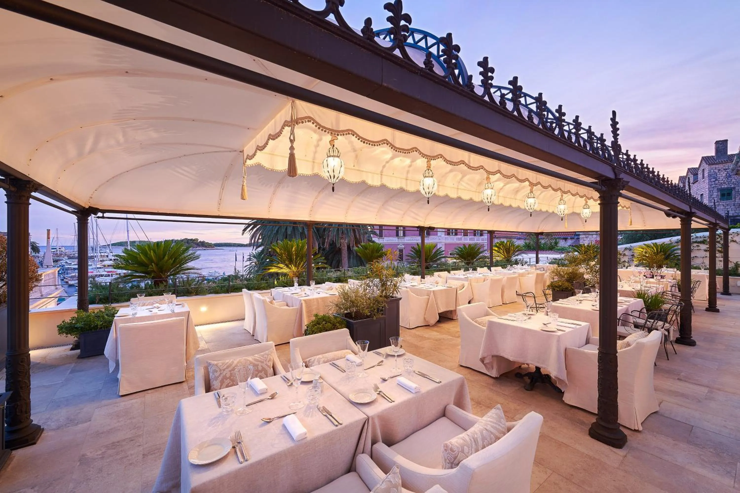 Restaurant/places to eat in Palace Elisabeth Hvar Hotel - The Leading Hotels of the World