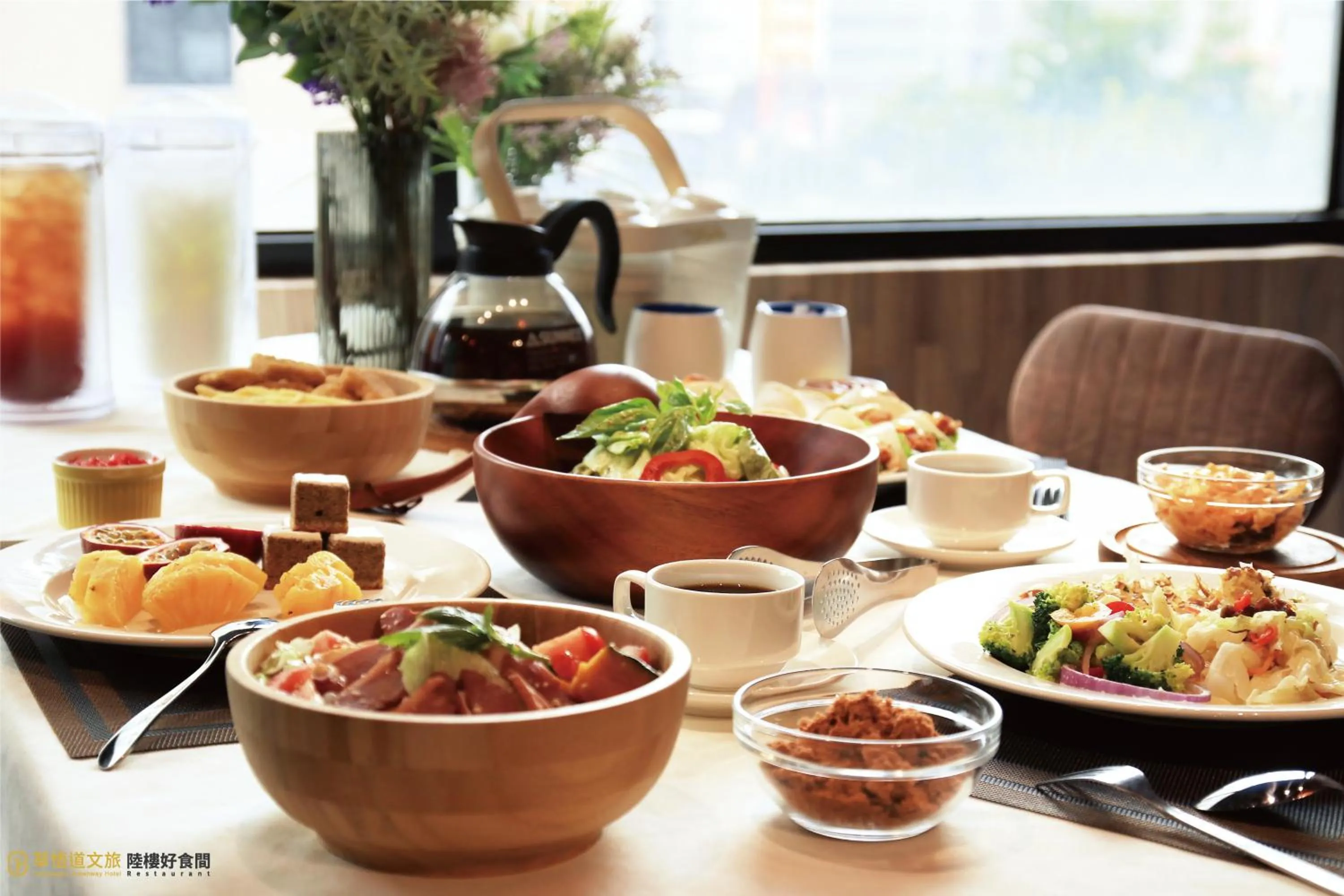 Restaurant/places to eat in Calligraphy Greenway Hotel