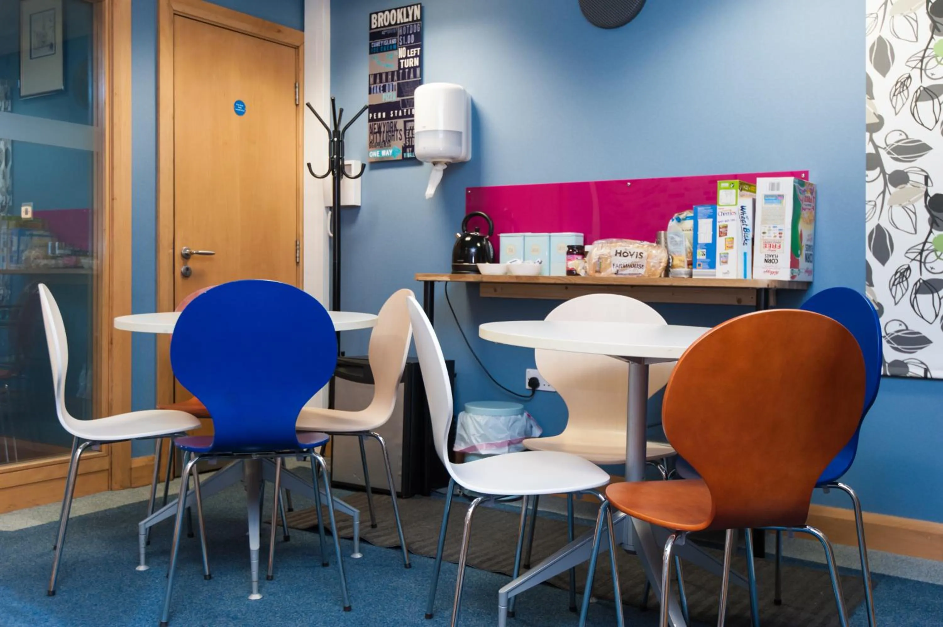 Dining area in Russell Scott Backpackers Hostel
