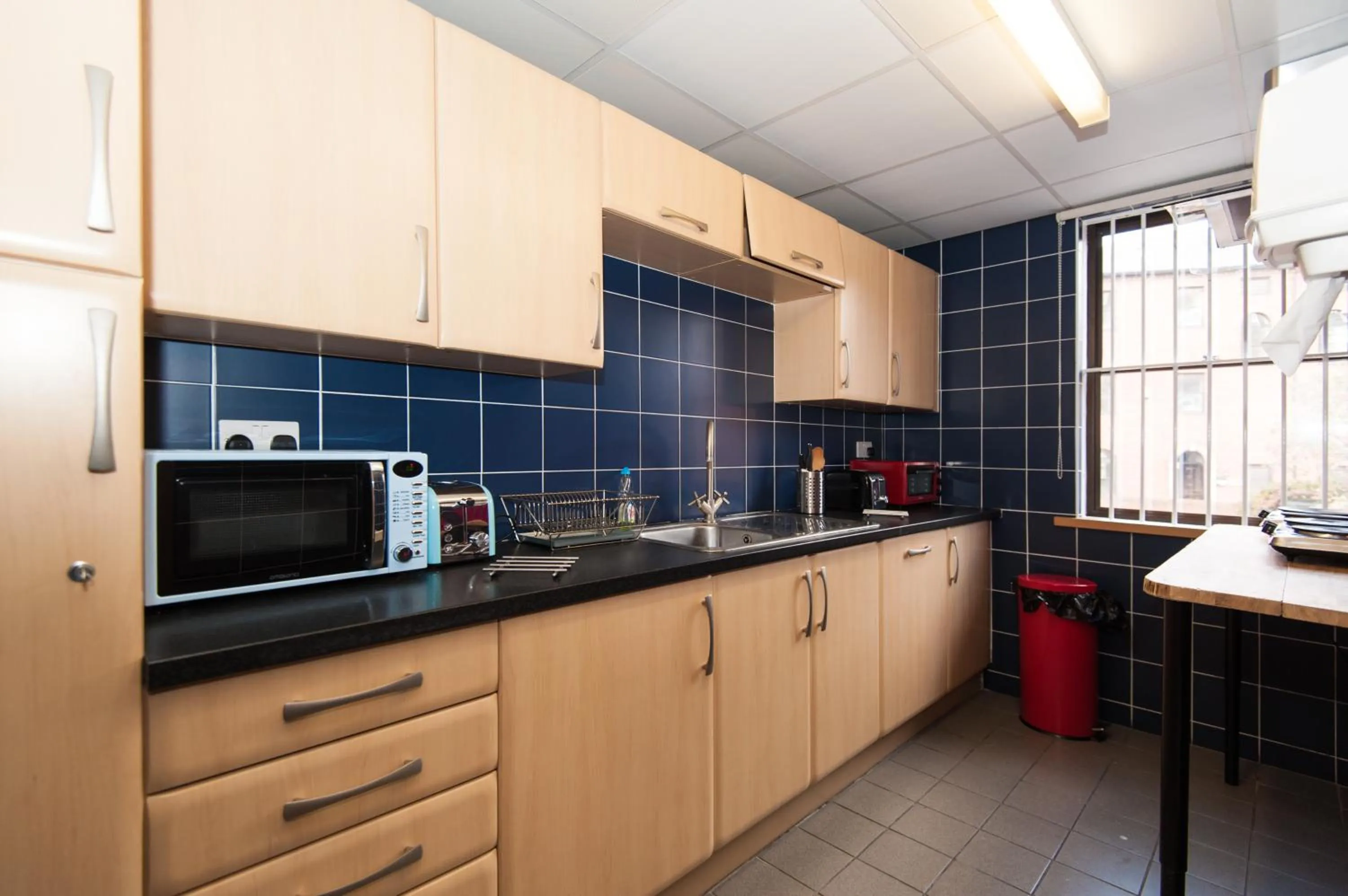 Kitchen or kitchenette in Russell Scott Backpackers Hostel