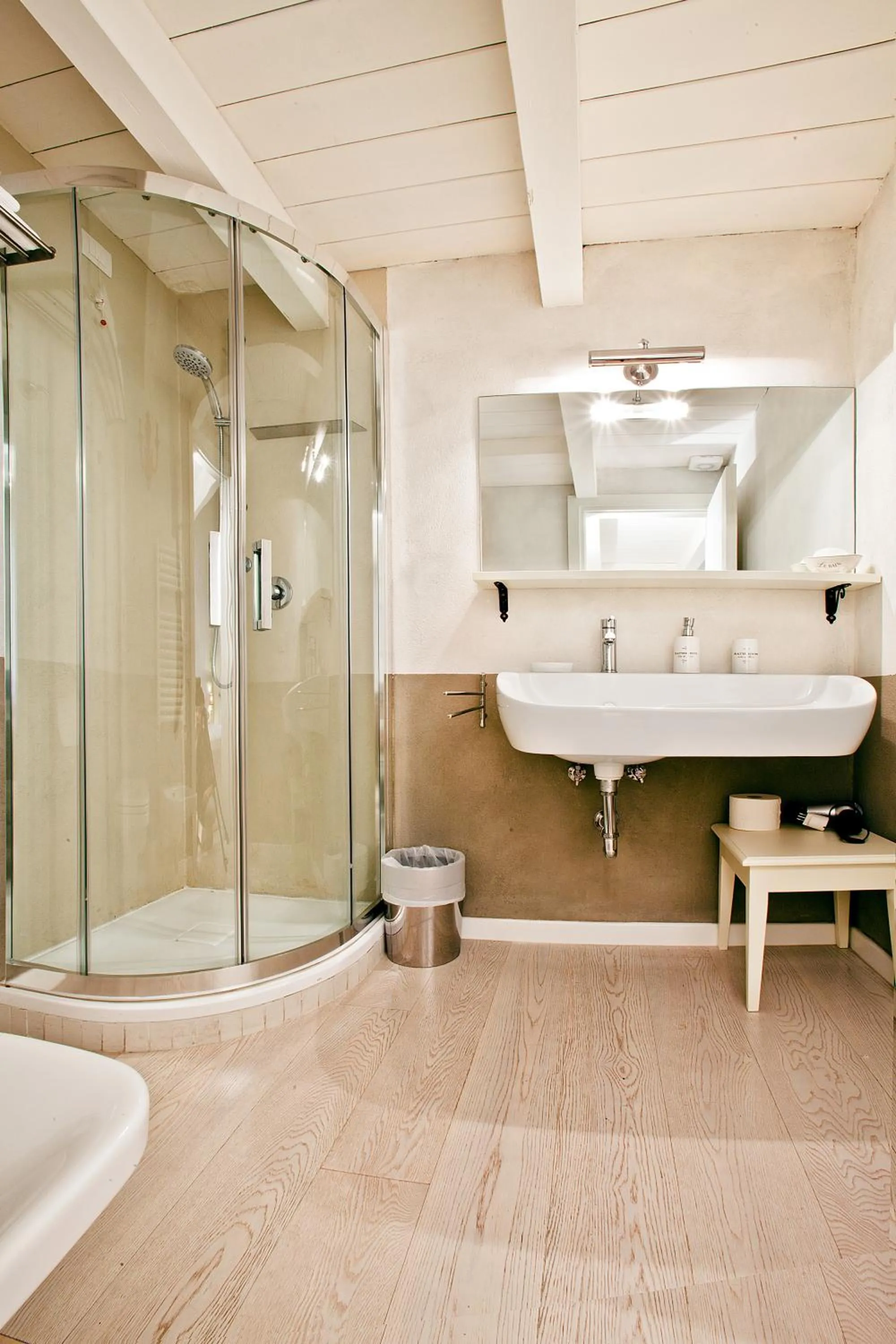 Bathroom in LM Suites Spagna