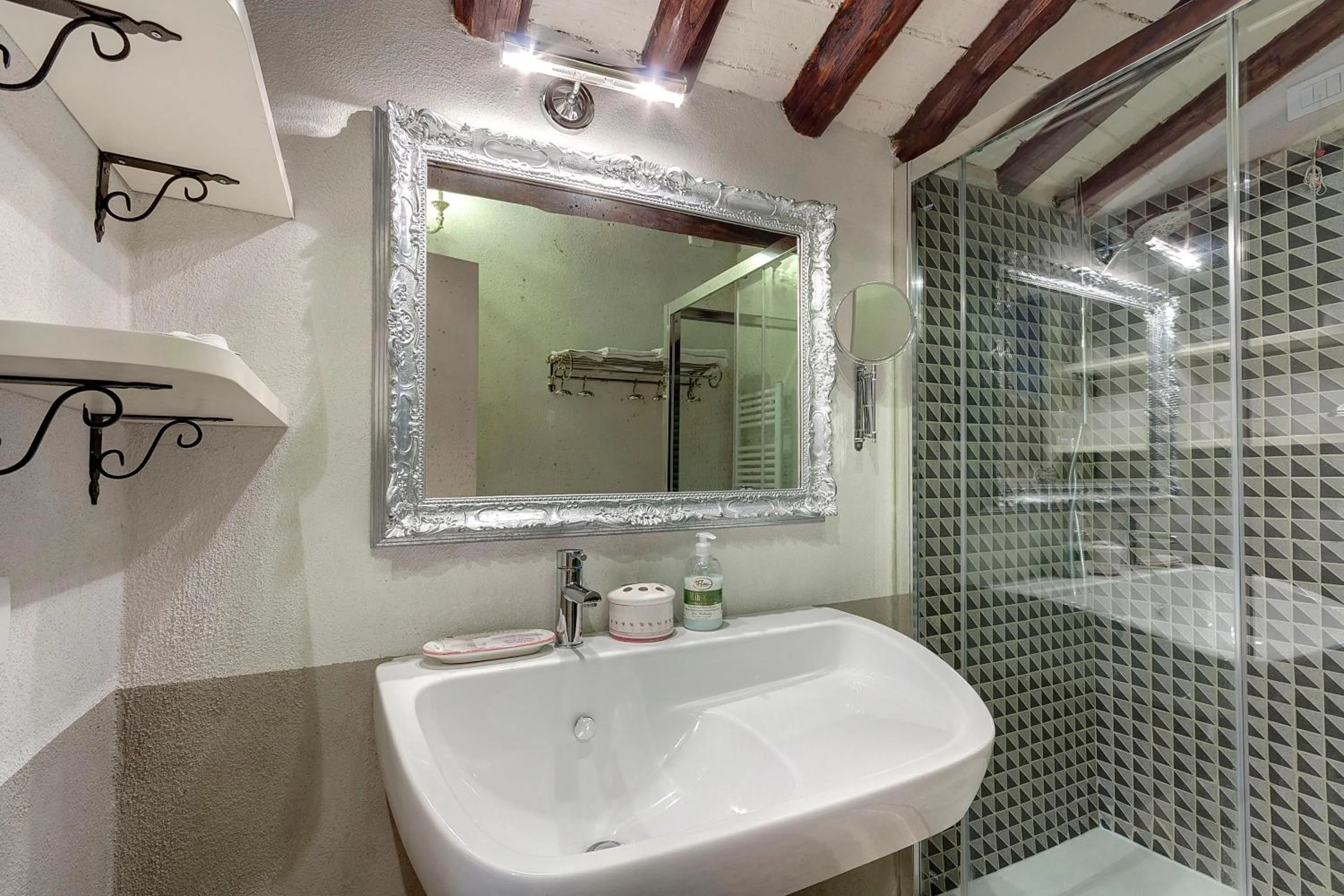 Bathroom in LM Suites Spagna