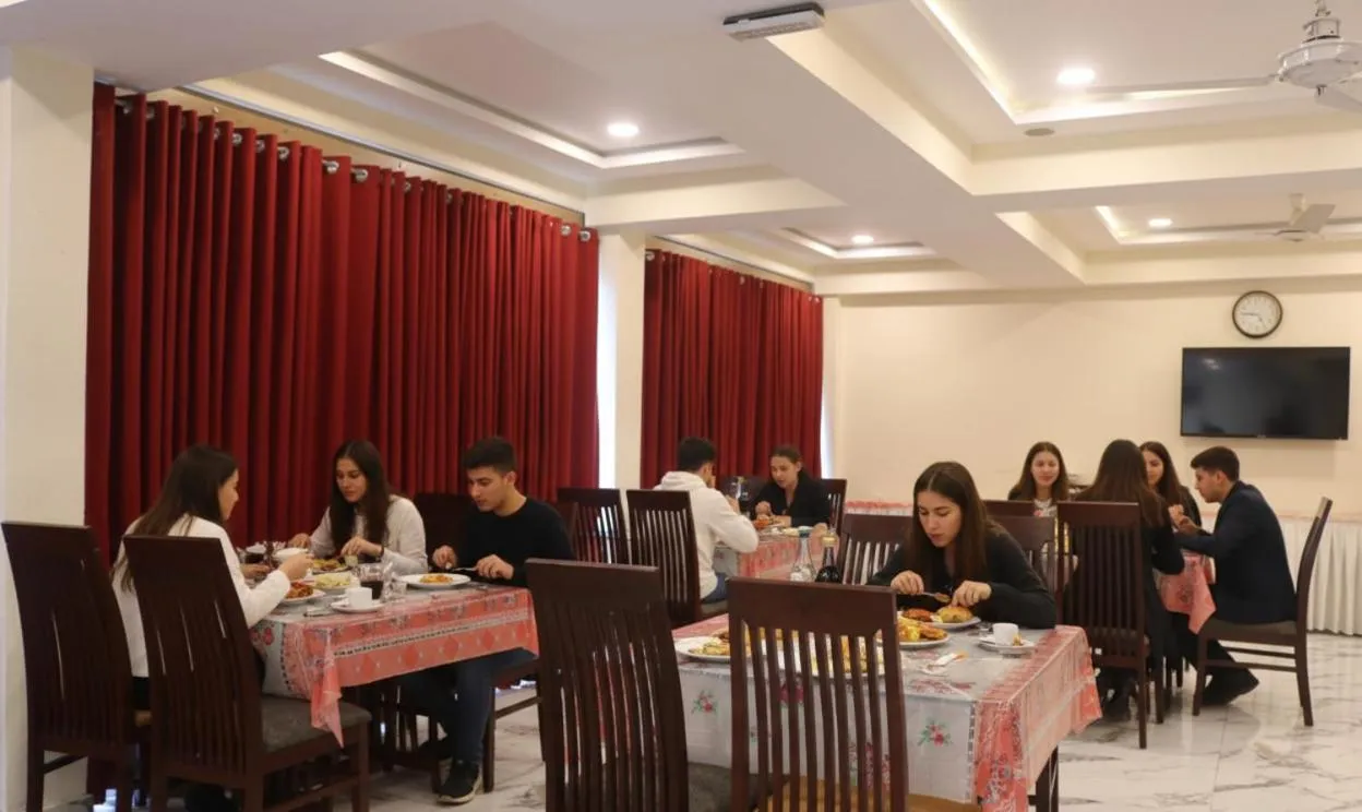 Restaurant/places to eat in Diplomat Hotel